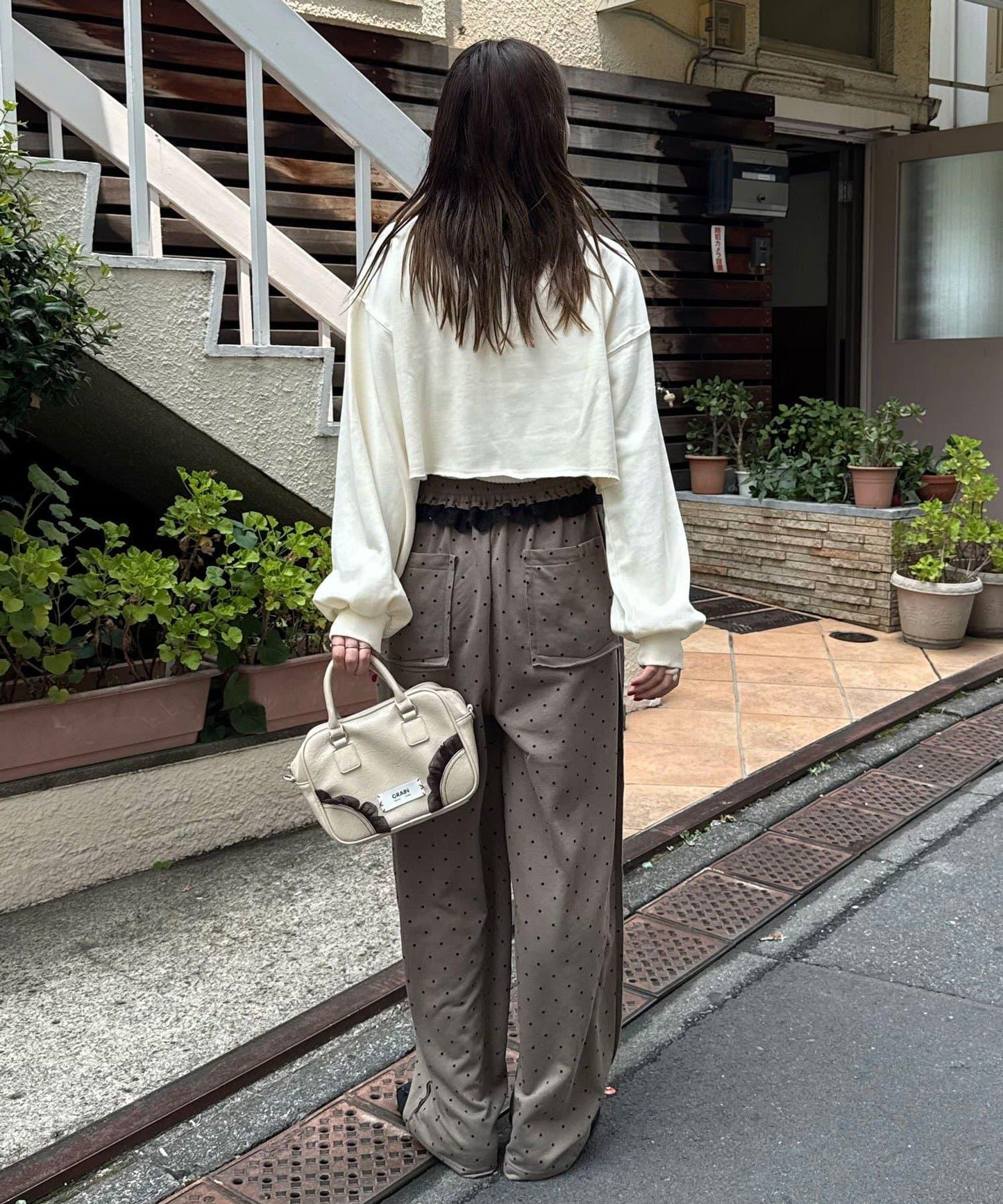 領部刺繡顏料短款衛衣
