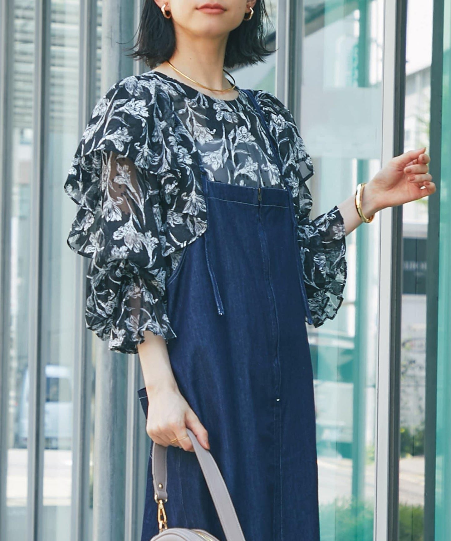 《充滿女性氣息》花朵織物蝙蝠袖襯衫
