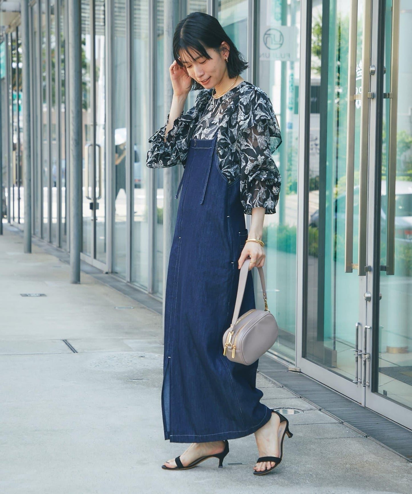 《充滿女性氣息》花朵織物蝙蝠袖襯衫