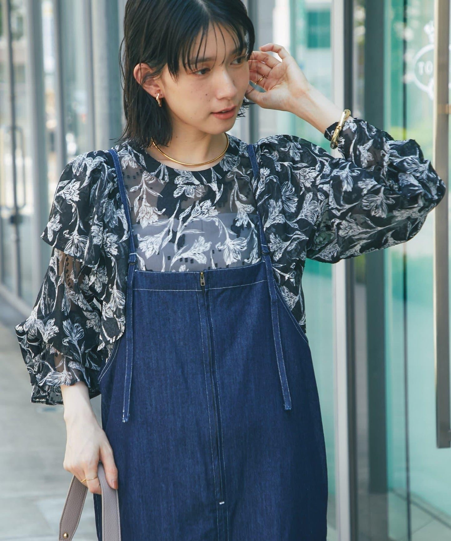 《充滿女性氣息》花朵織物蝙蝠袖襯衫