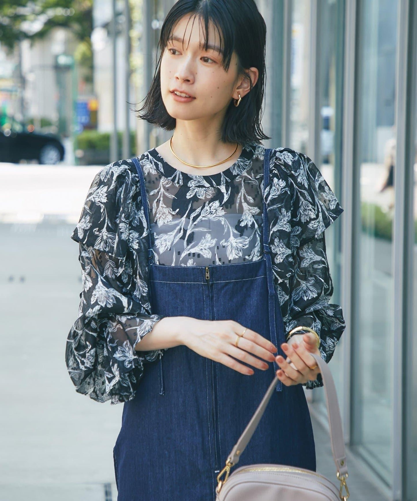《充滿女性氣息》花朵織物蝙蝠袖襯衫