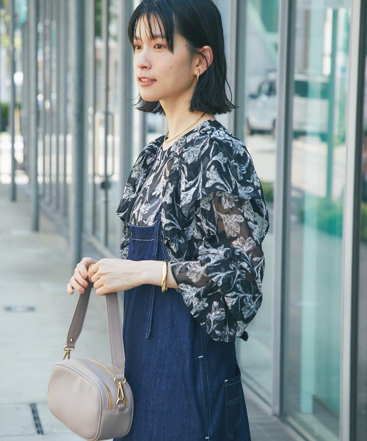 《充滿女性氣息》花朵織物蝙蝠袖襯衫