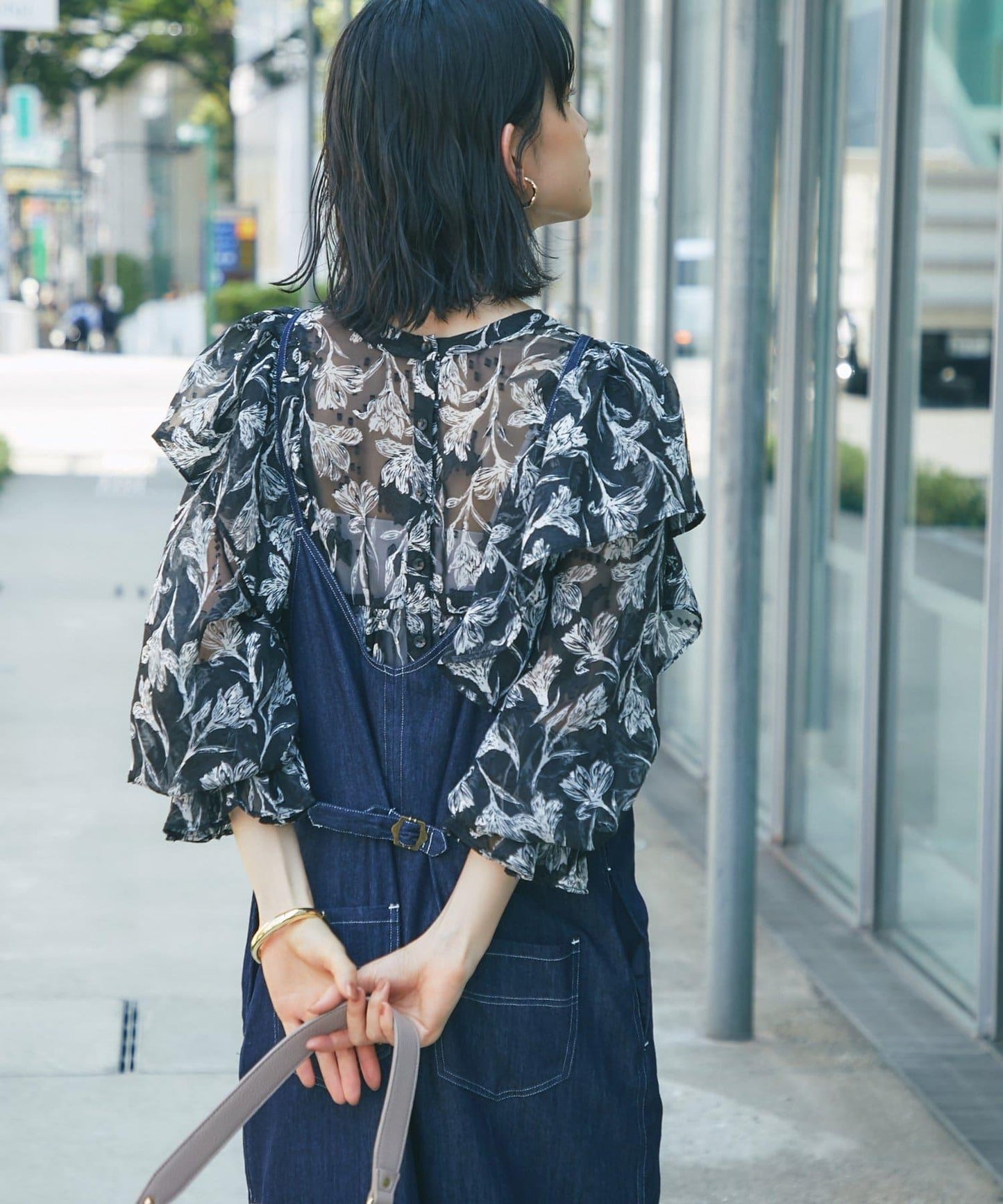 《充滿女性氣息》花朵織物蝙蝠袖襯衫