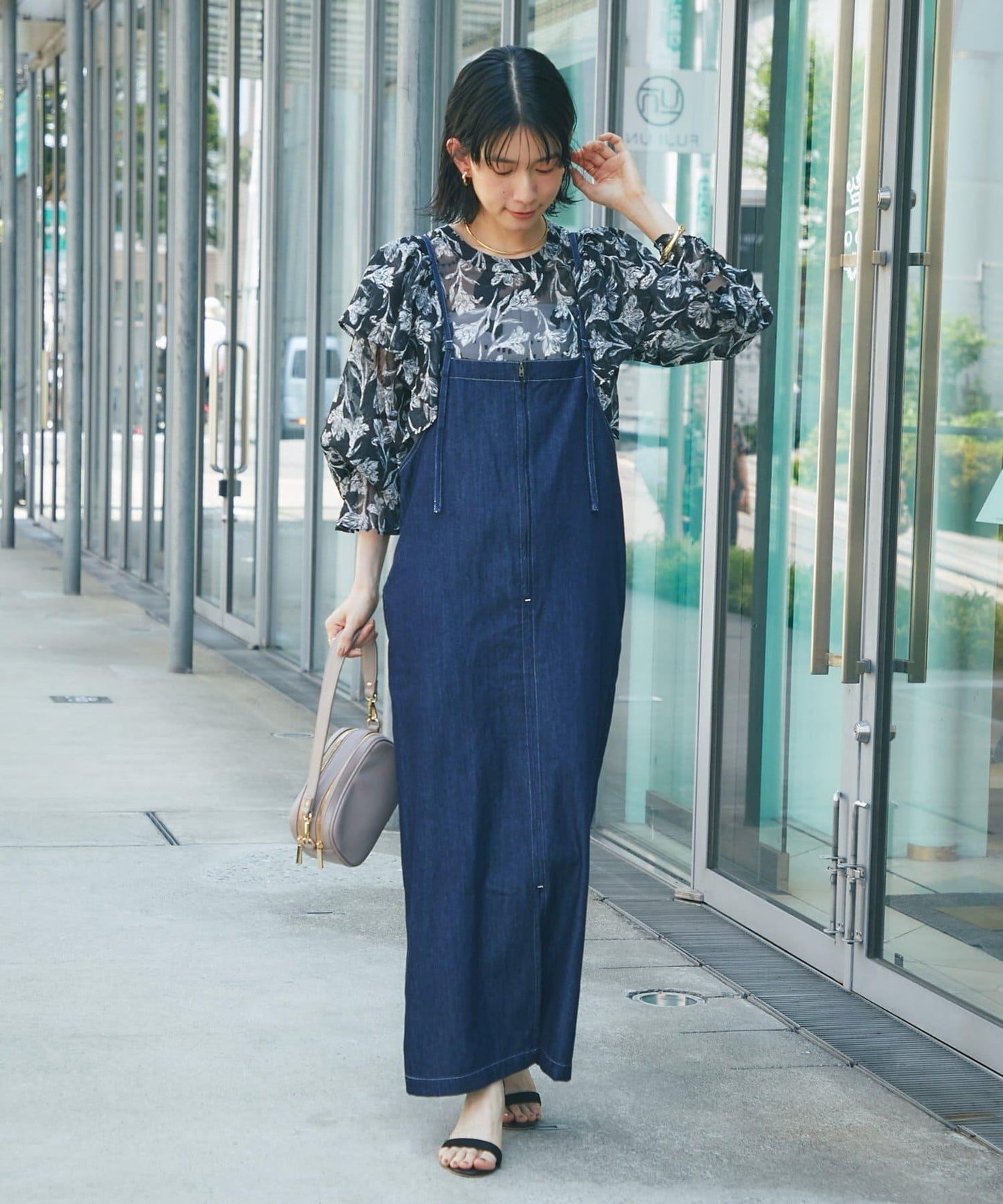 《充滿女性氣息》花朵織物蝙蝠袖襯衫