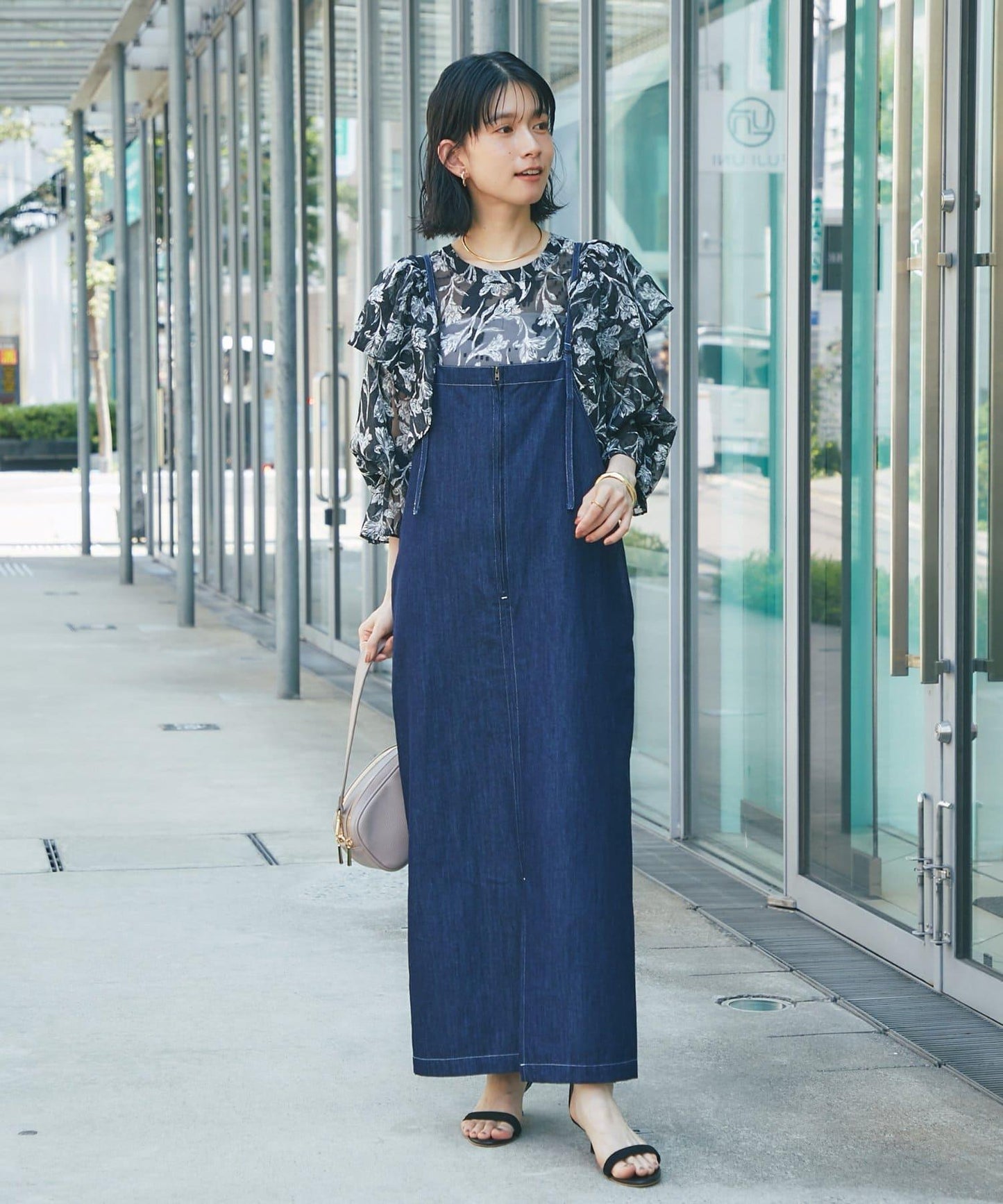 《充滿女性氣息》花朵織物蝙蝠袖襯衫