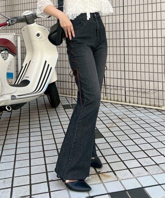 【可甜美穿搭的牛仔褲!】側邊繫帶喇叭褲