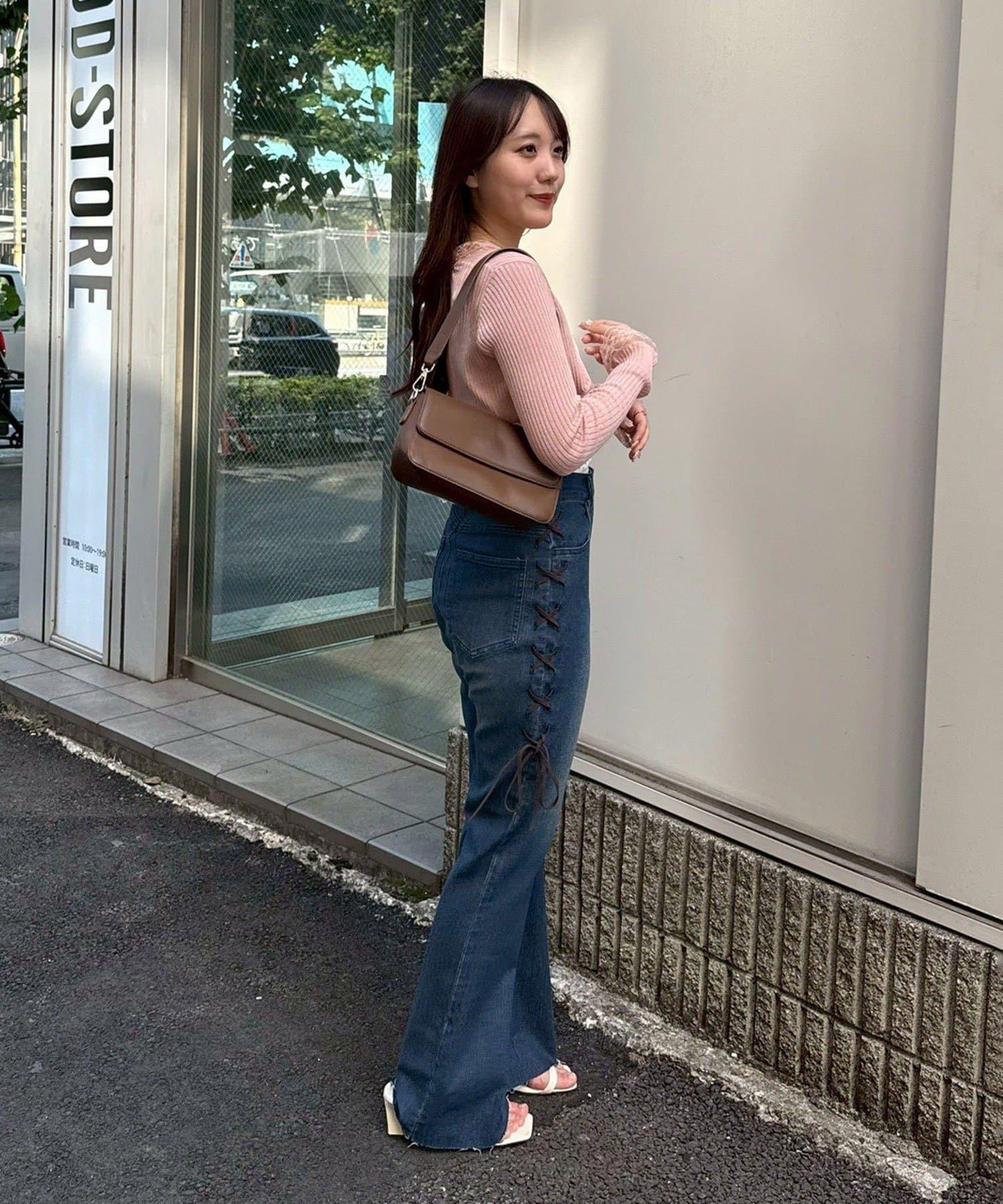 【可甜美穿搭的牛仔褲!】側邊繫帶喇叭褲