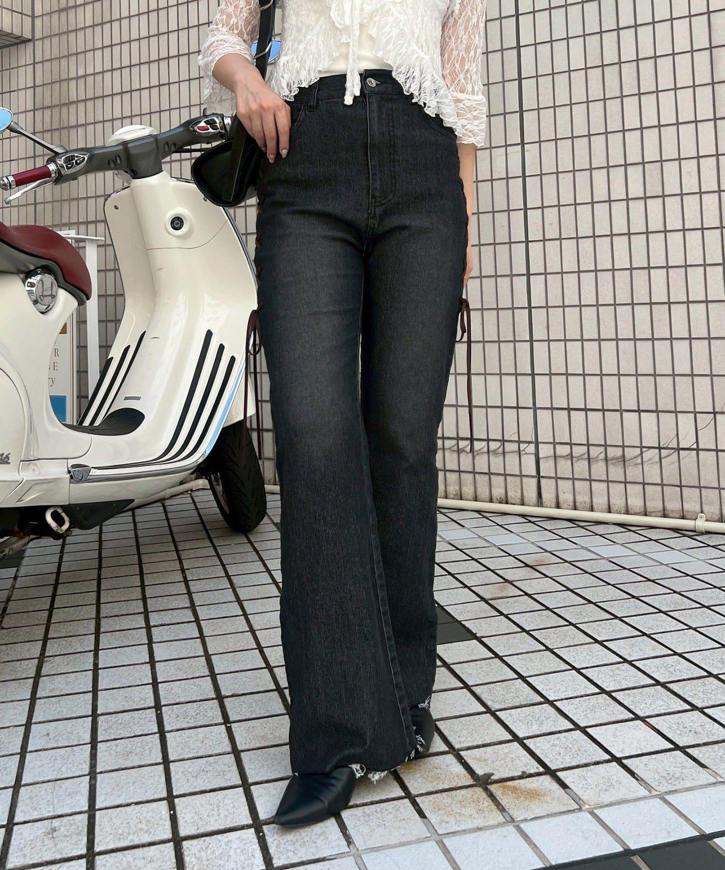 【可甜美穿搭的牛仔褲!】側邊繫帶喇叭褲