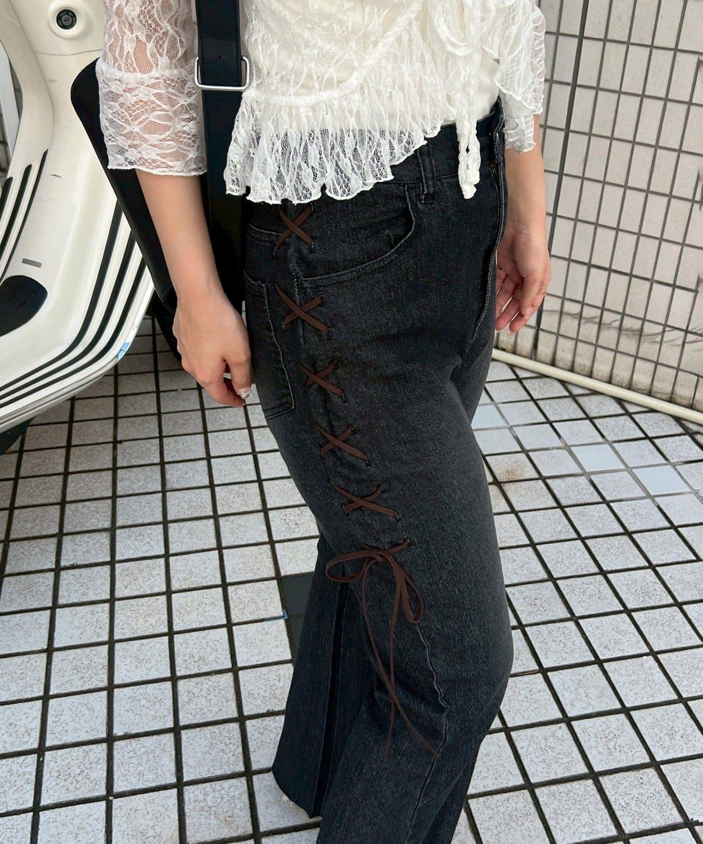 【可甜美穿搭的牛仔褲!】側邊繫帶喇叭褲