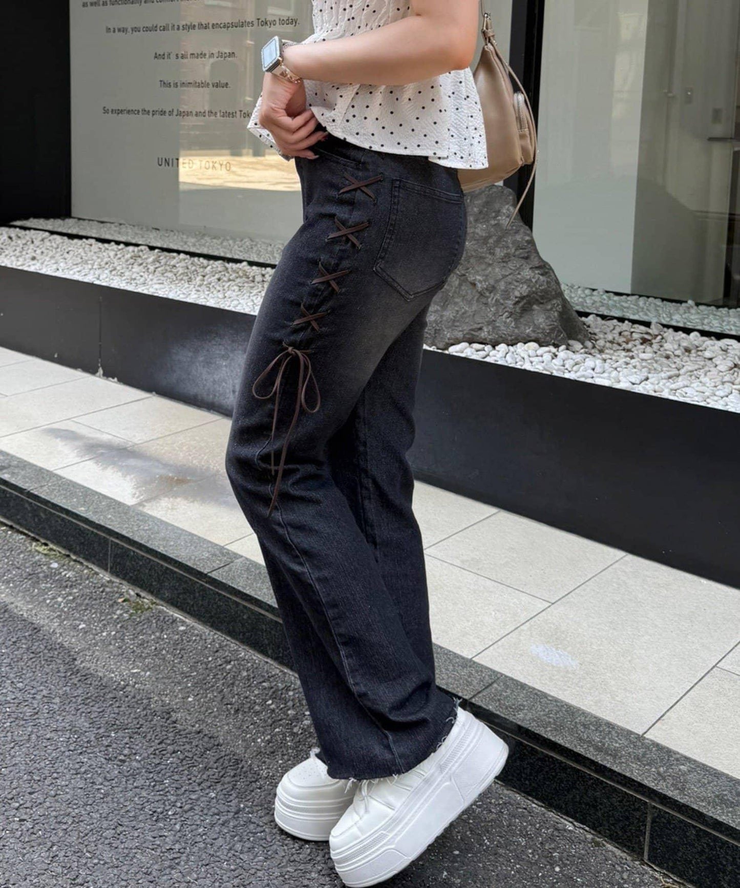 【可甜美穿搭的牛仔褲!】側邊繫帶喇叭褲