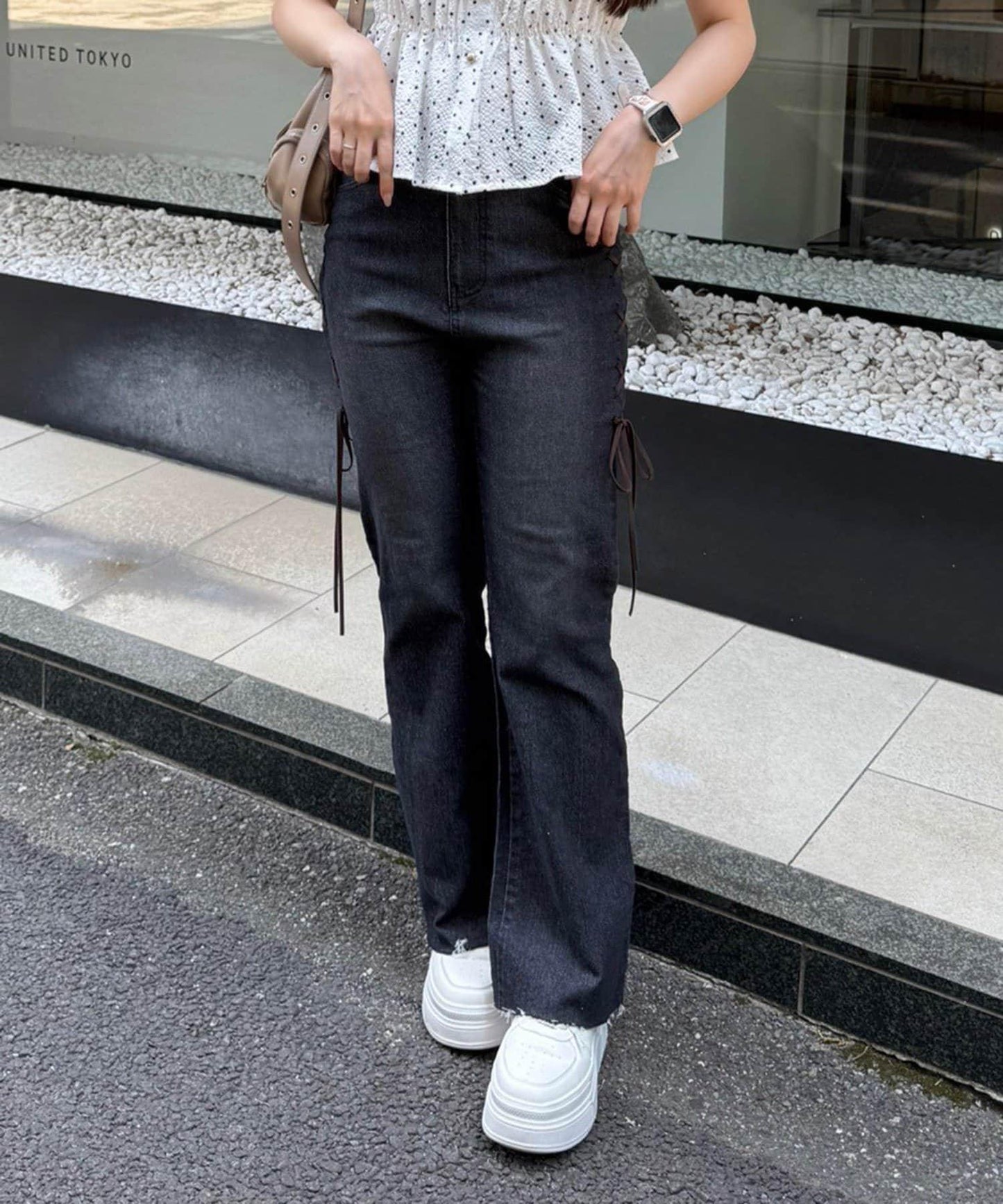 【可甜美穿搭的牛仔褲!】側邊繫帶喇叭褲