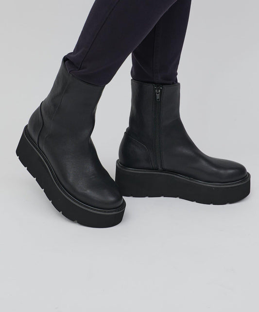 《近日開始》皮革中筒靴