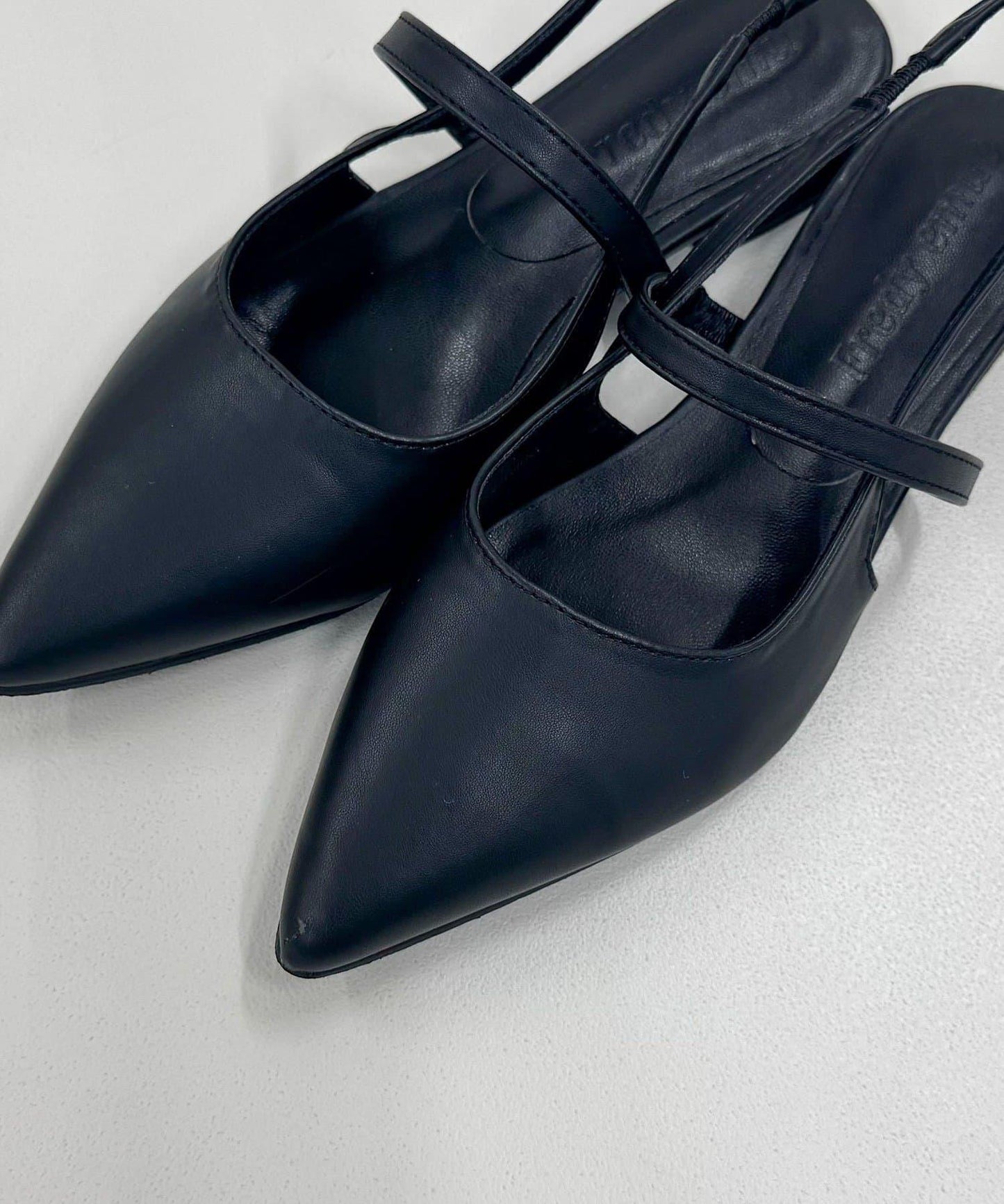 【haruセレクト】後繫帶尖頭平底涼鞋