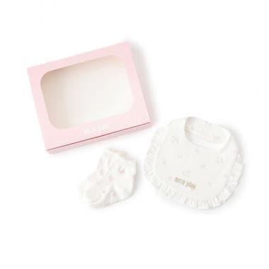 【BOX付】附原裝禮盒蝴蝶結玫瑰花圖案圍兜與襪子套裝
