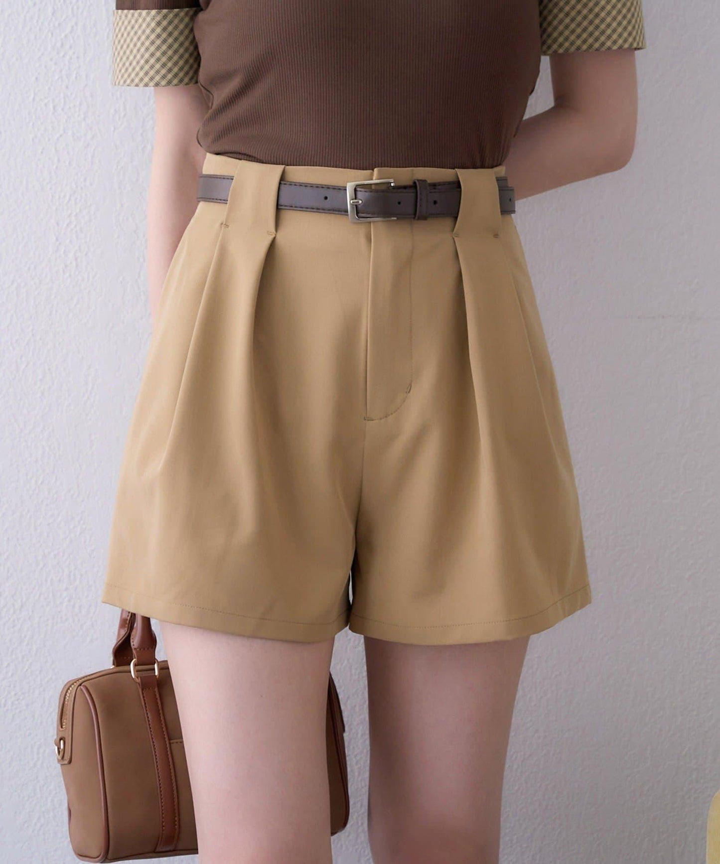 帶腰帶短褲