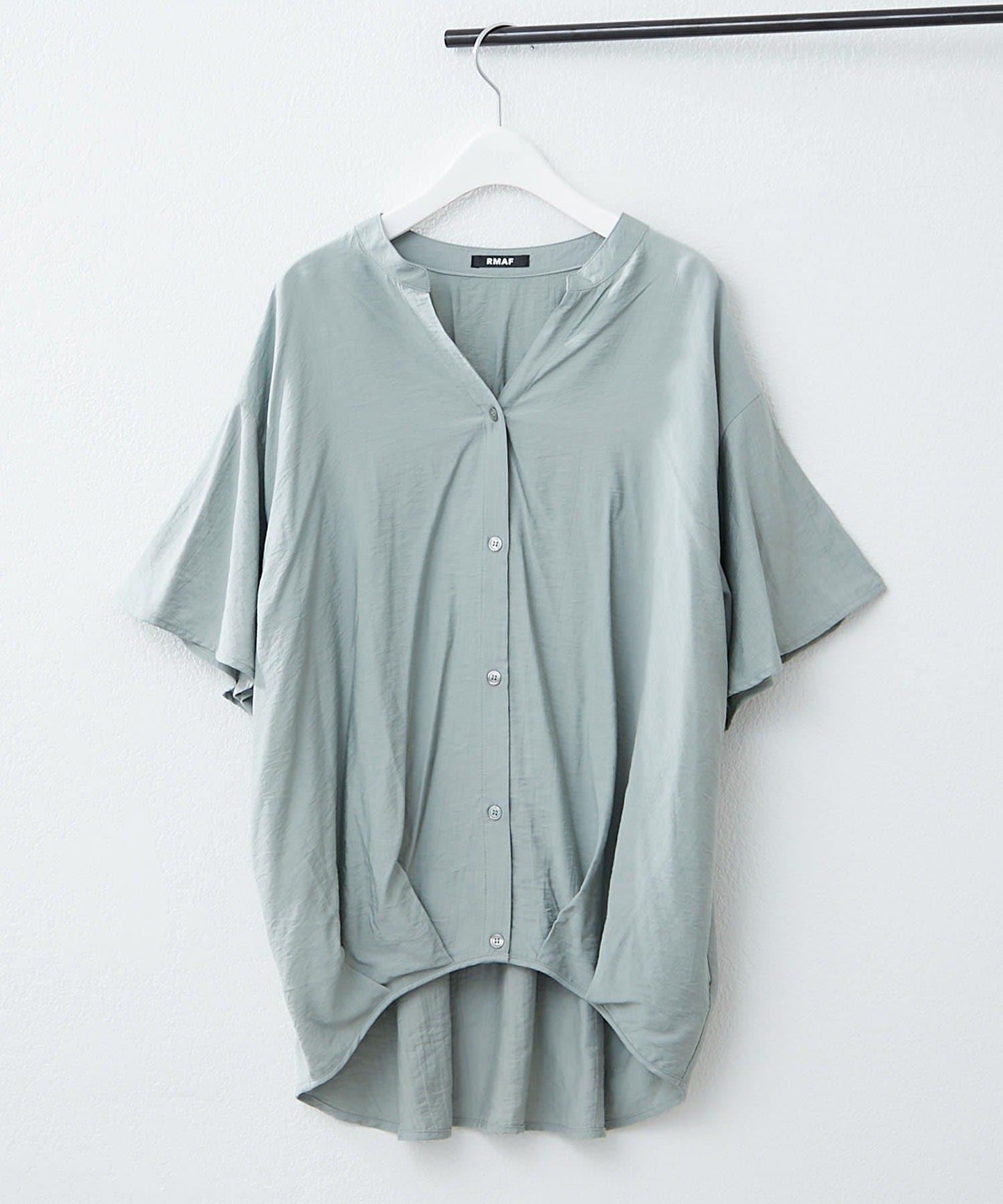 通勤穿搭首選!後背褶皺竹筍褶飾襯衫