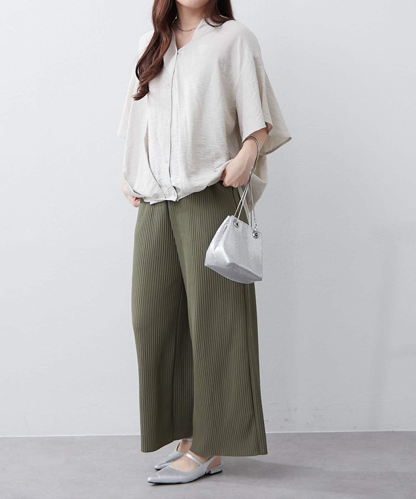 通勤穿搭首選!後背褶皺竹筍褶飾襯衫
