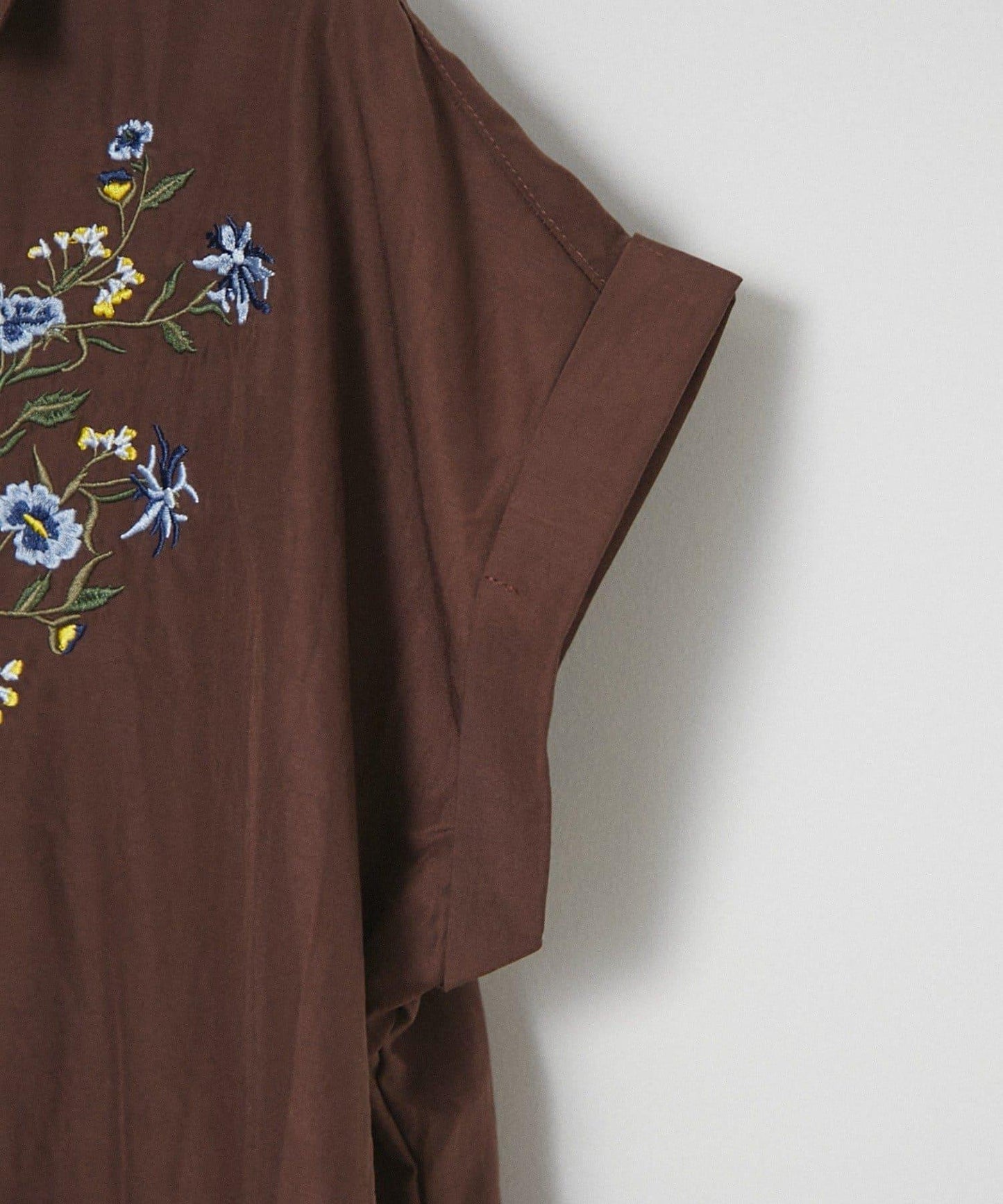 人氣系列!胸部刺繡竹筍褶皺襯衫