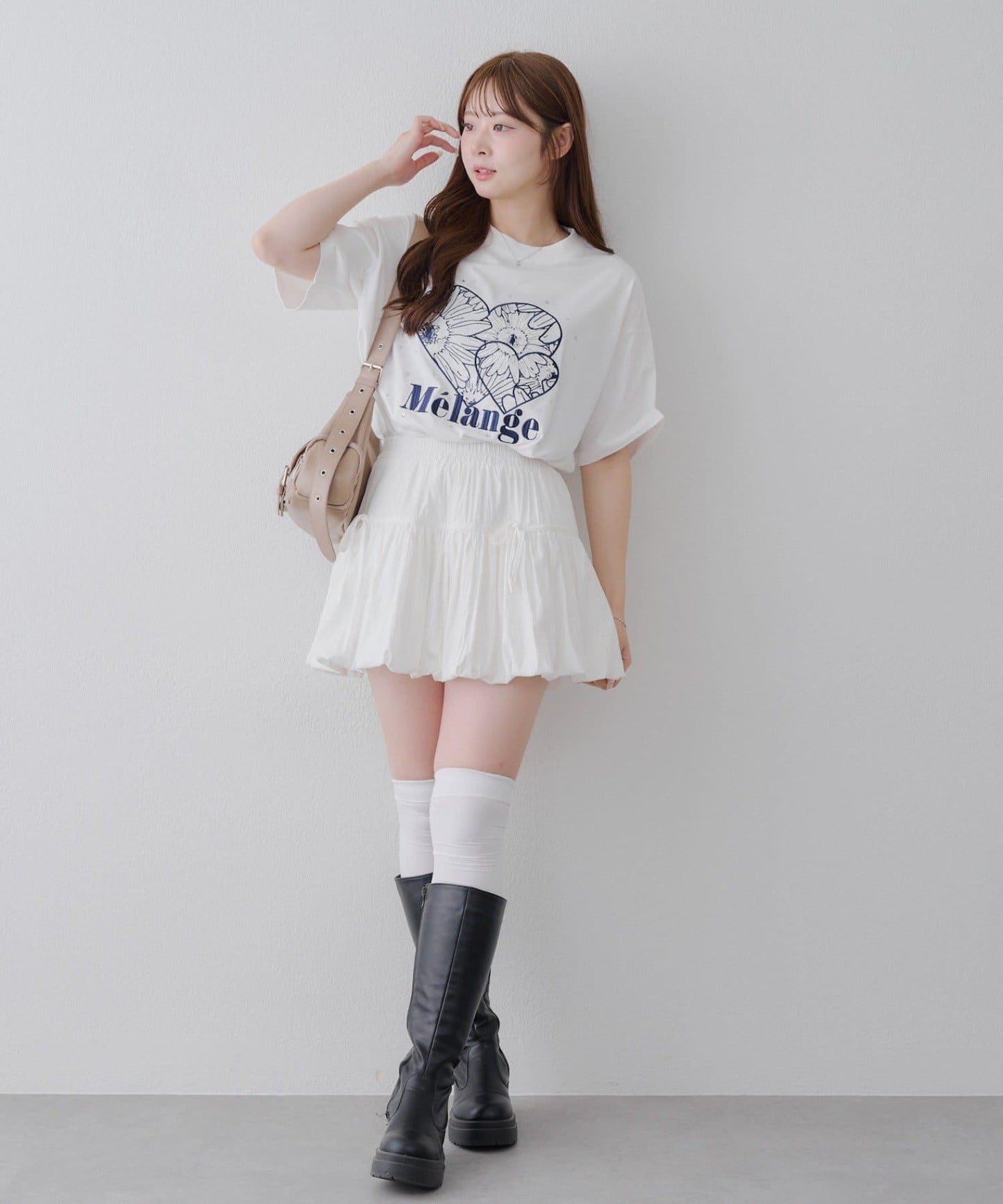 亮片花朵刺繡寬鬆T恤