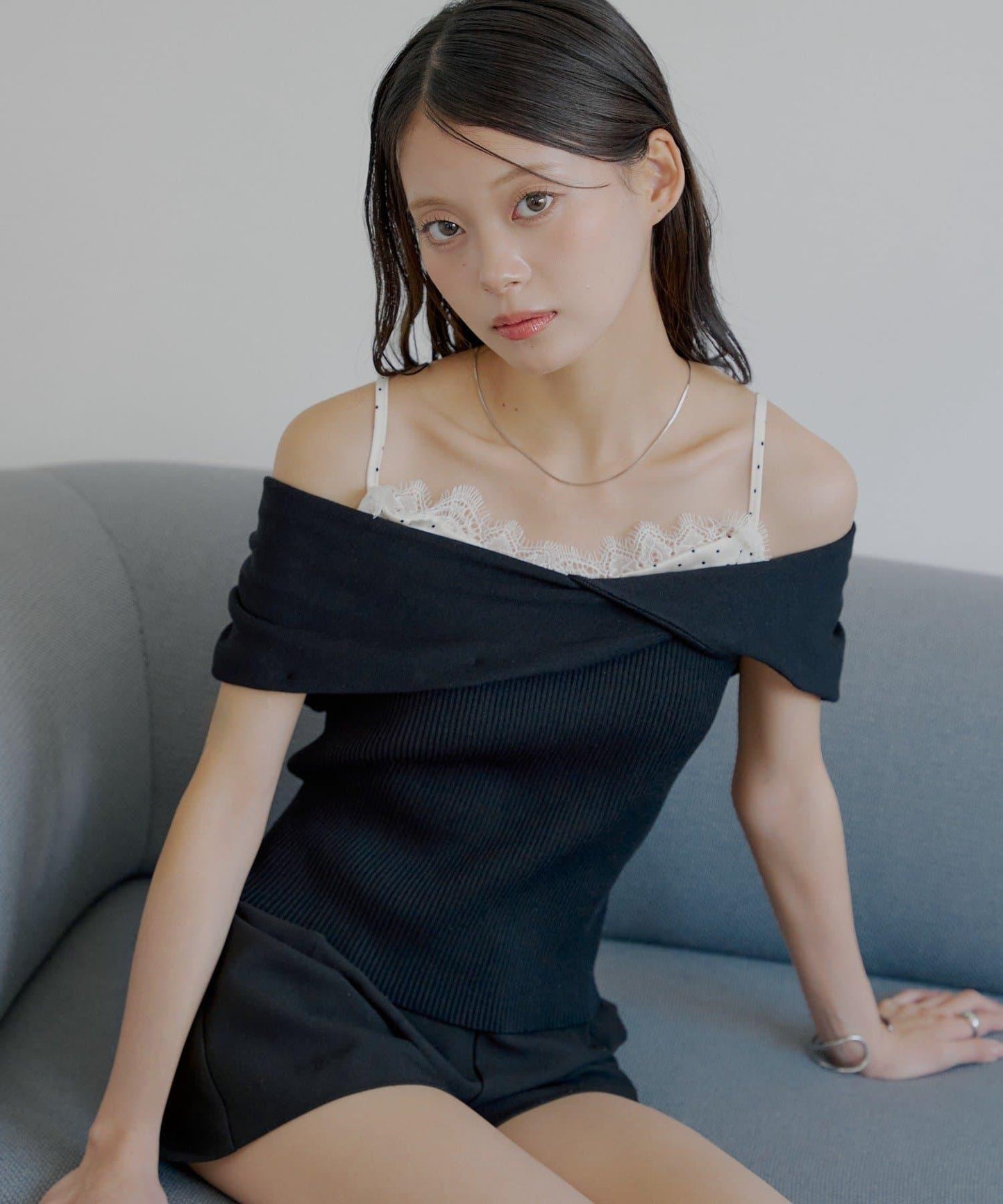 【總選舉對象】蕾絲拼接一字肩針織衫