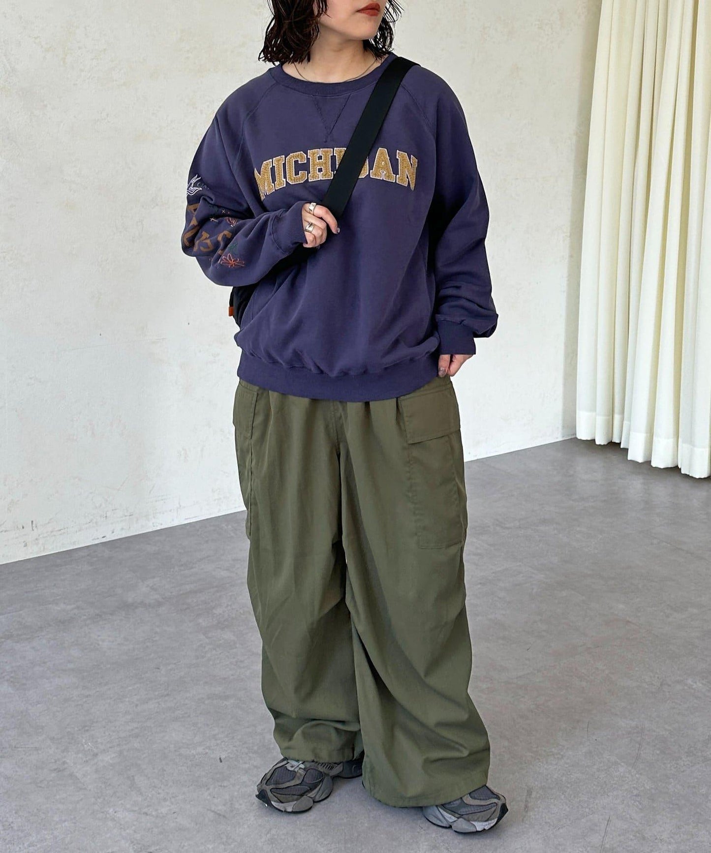 塗鴉刺繡學院風標誌衛衣