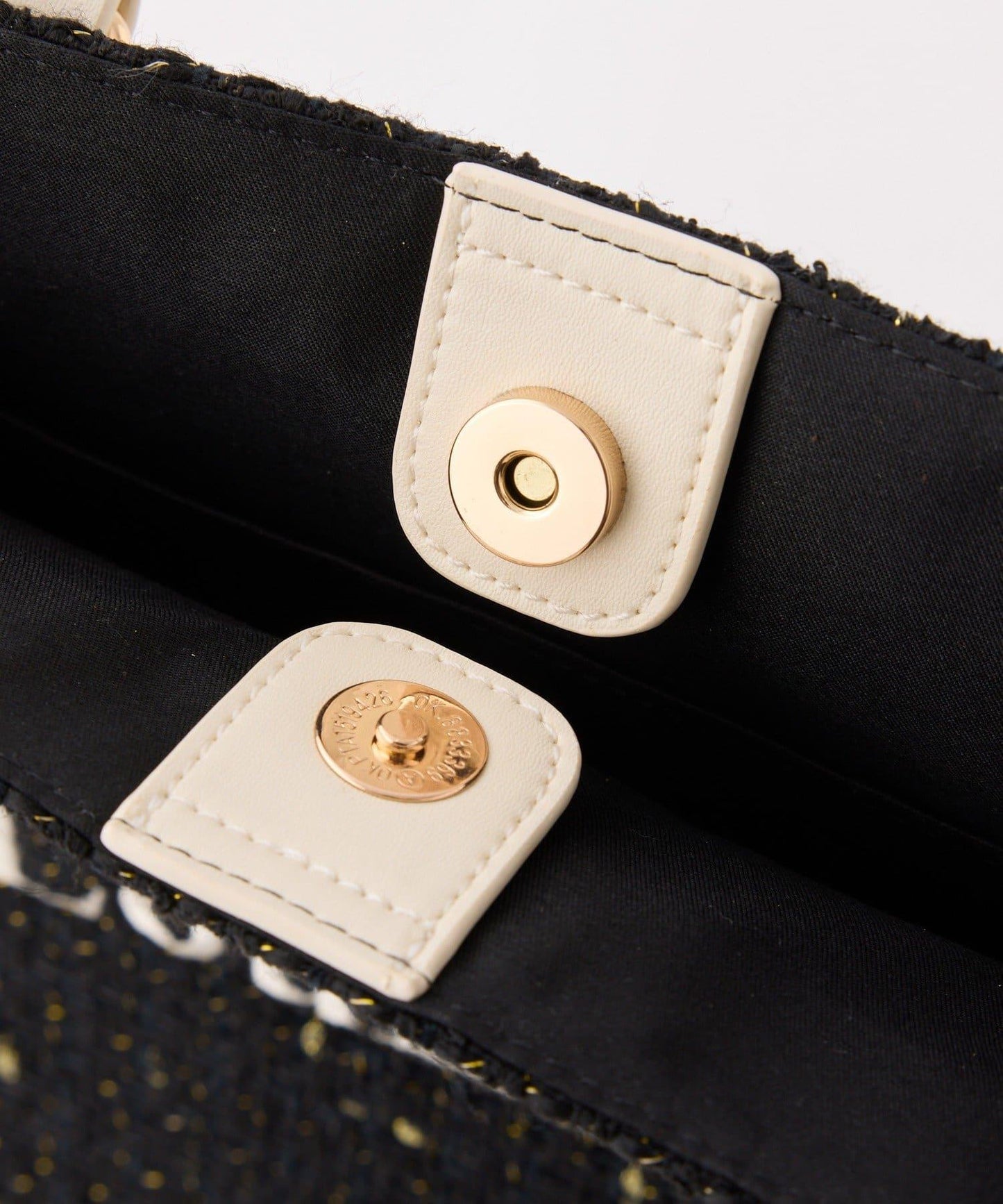 新色上市【LouLoumei】三色可選/配有愛心掛飾手提包/可獨立站立