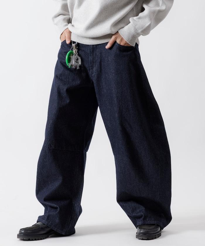 寬鬆版型弧形牛仔褲 單次水洗