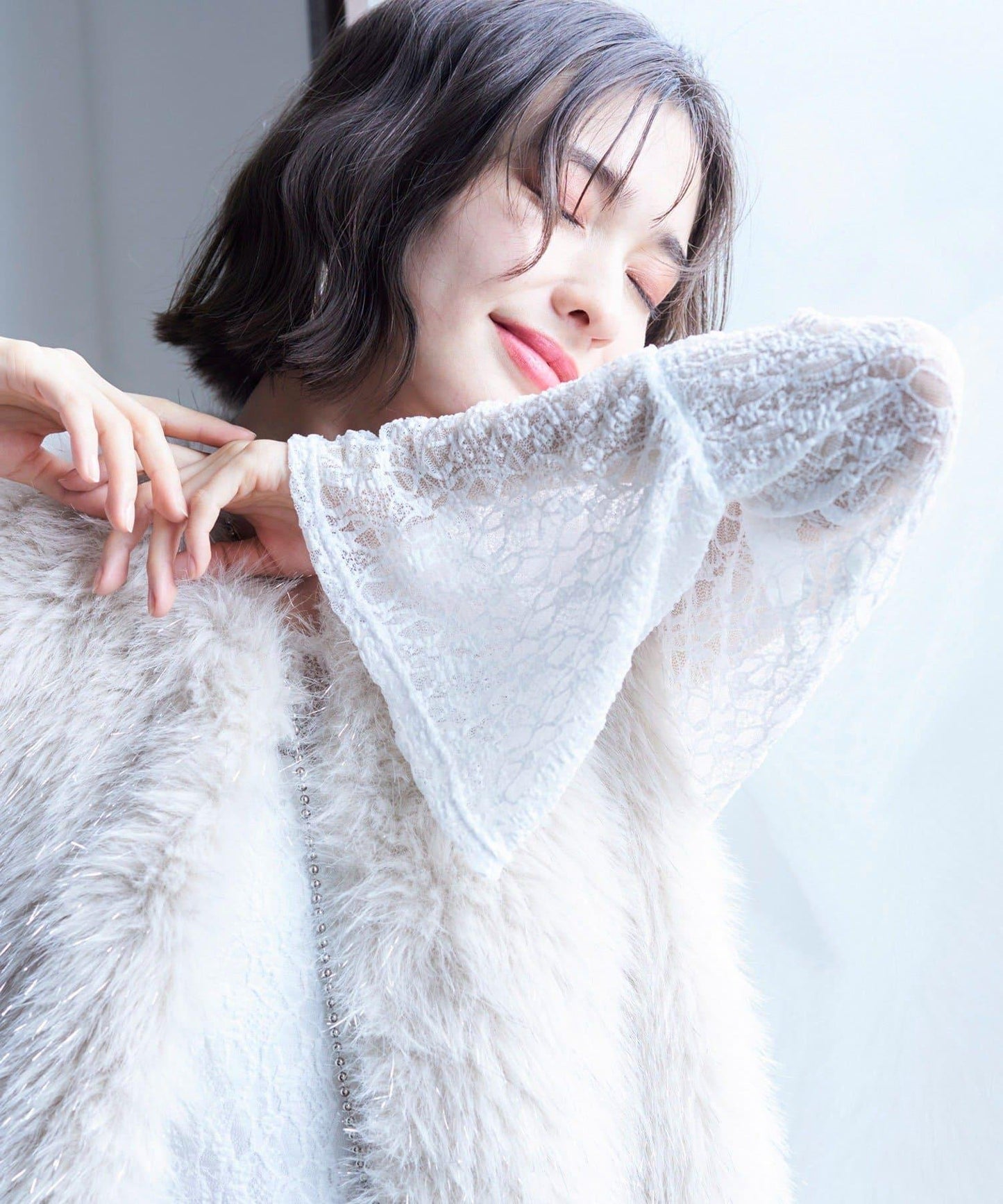 蕾絲喇叭袖套頭衫