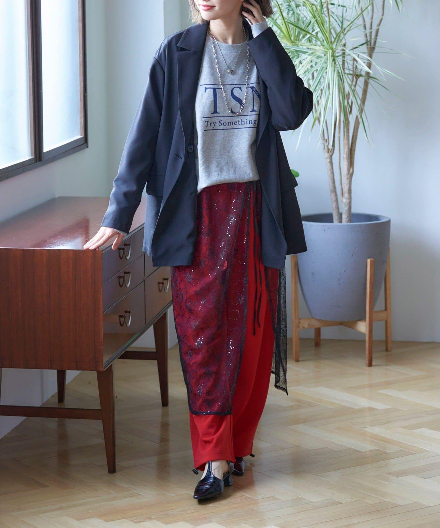 蕾絲裹身半身裙