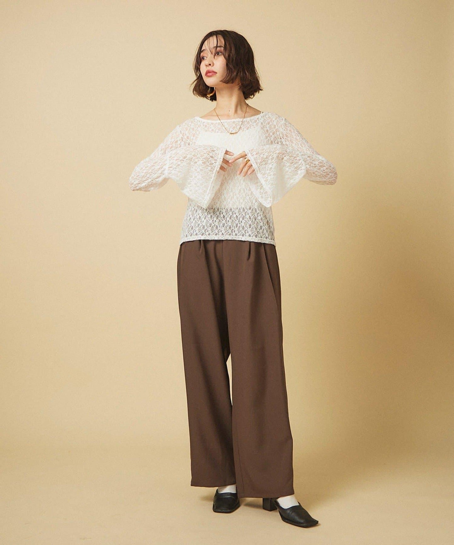 蕾絲喇叭袖套頭衫