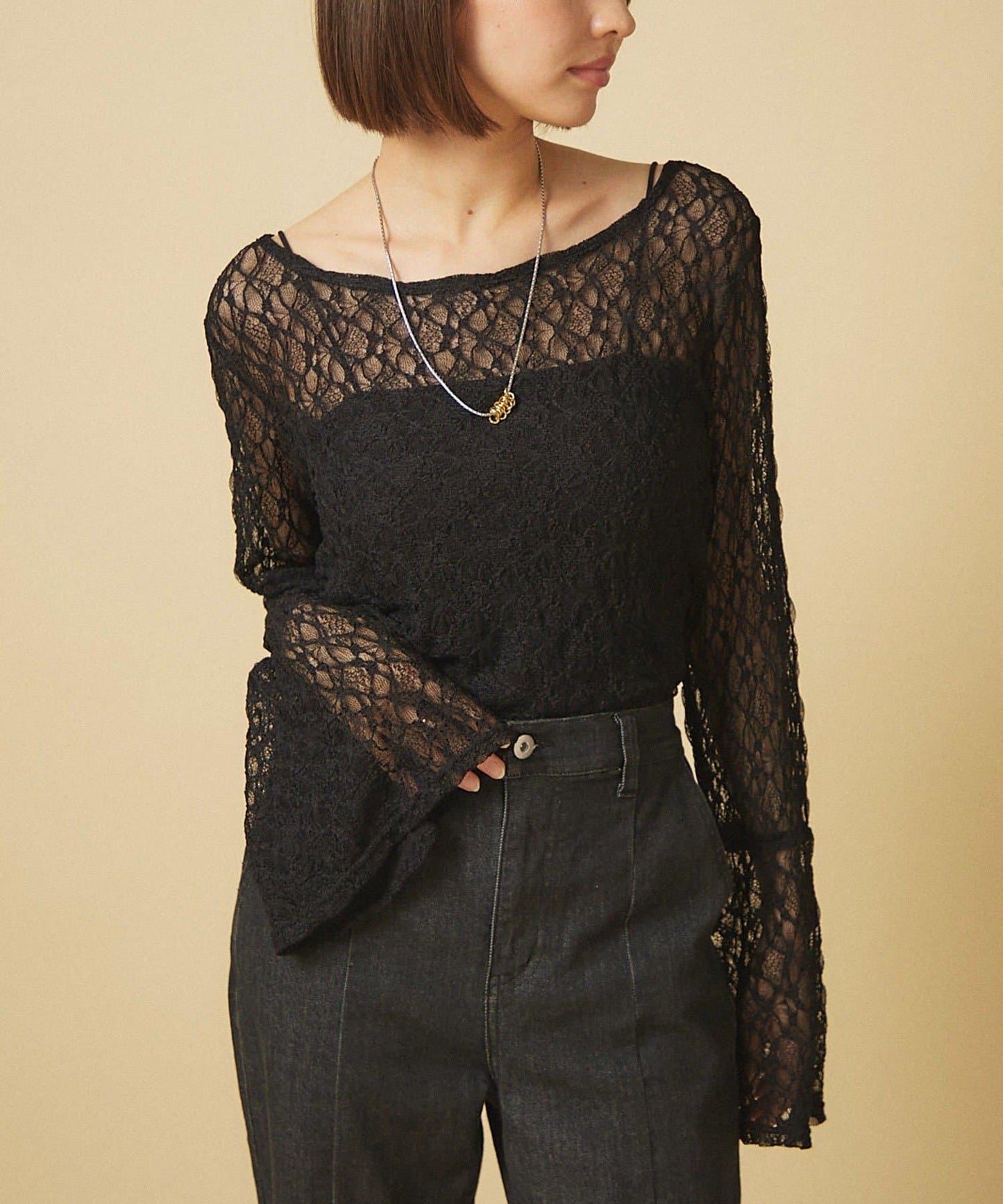 蕾絲喇叭袖套頭衫