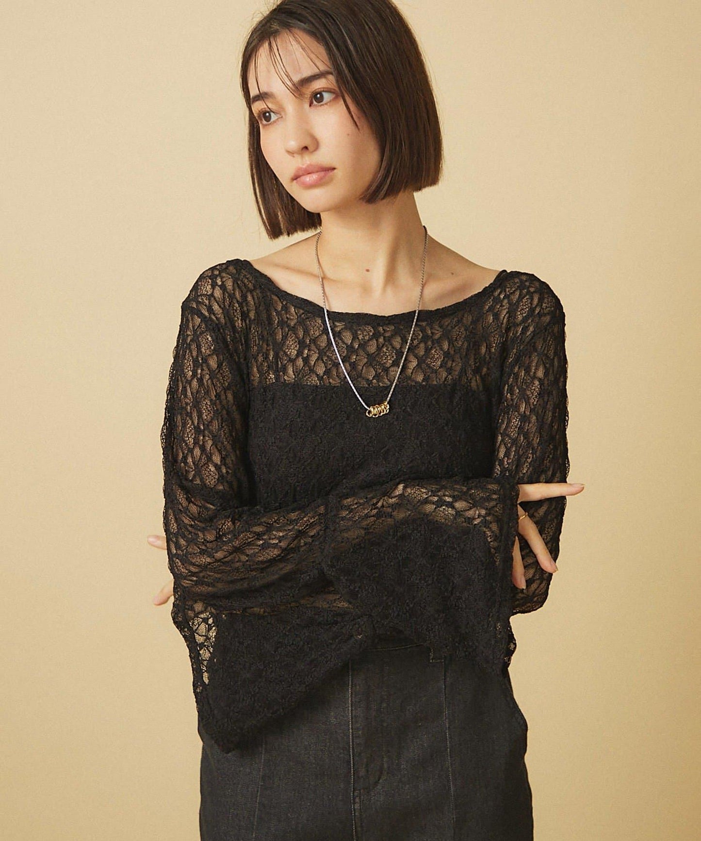 蕾絲喇叭袖套頭衫