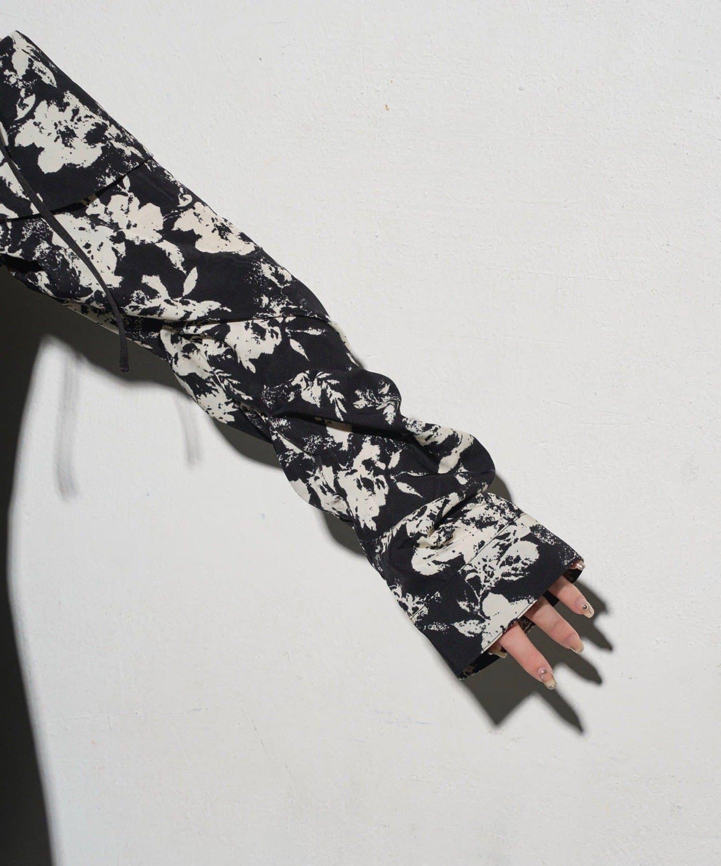 【Mavie..7】短款開衫+迷你吊帶連衣裙套裝