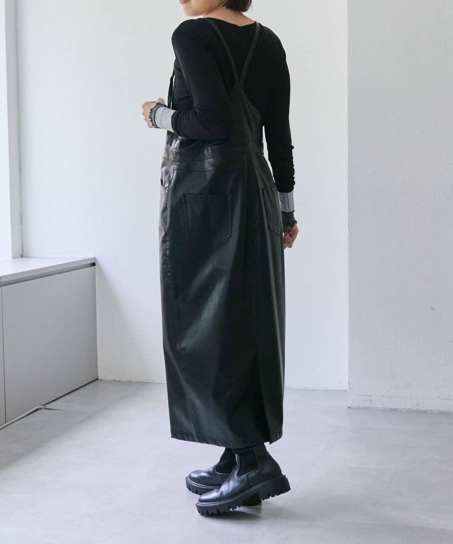 仿皮揹帶裙【SUM1 STYLE】
