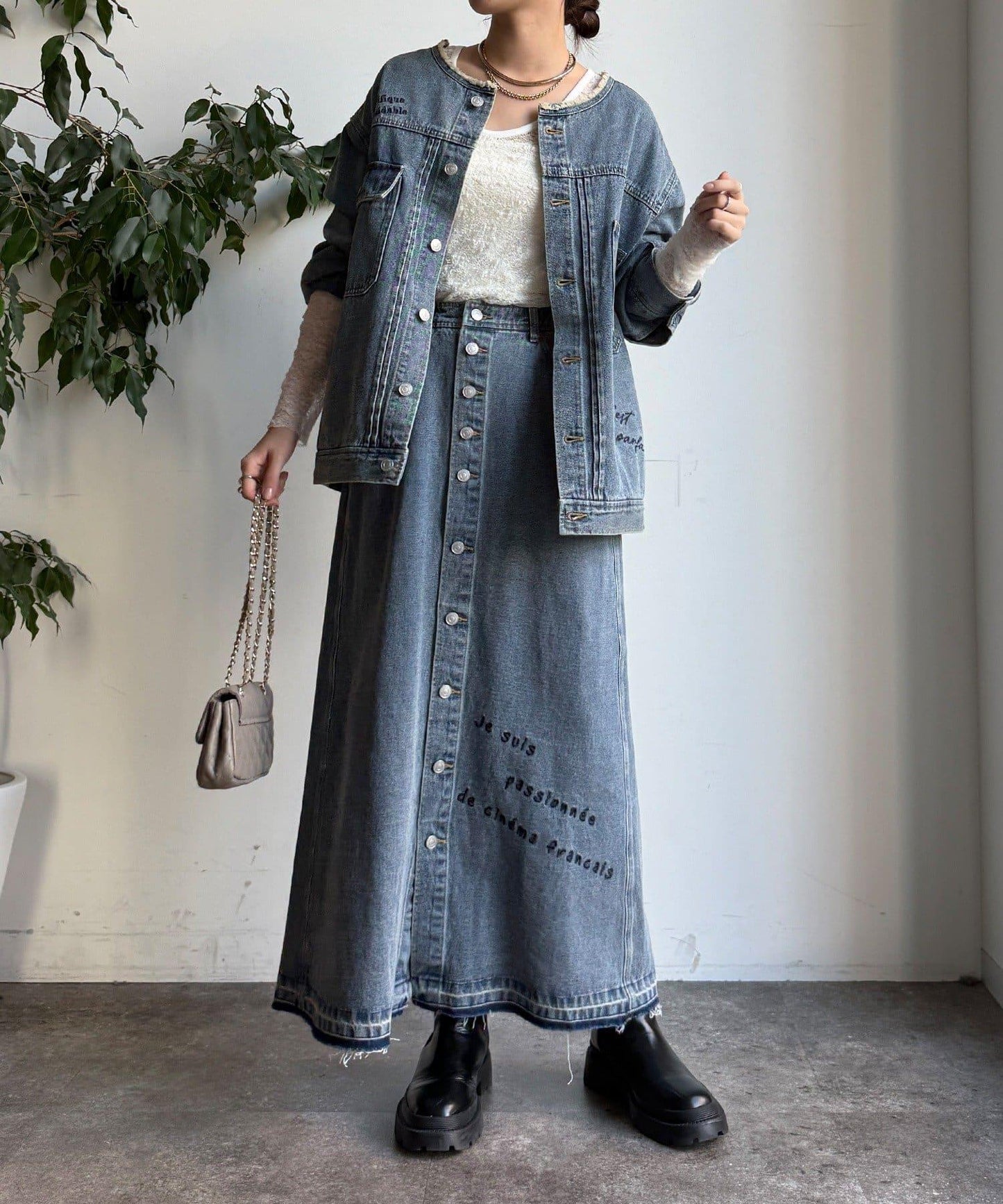 牛仔刺繡前扣半身裙