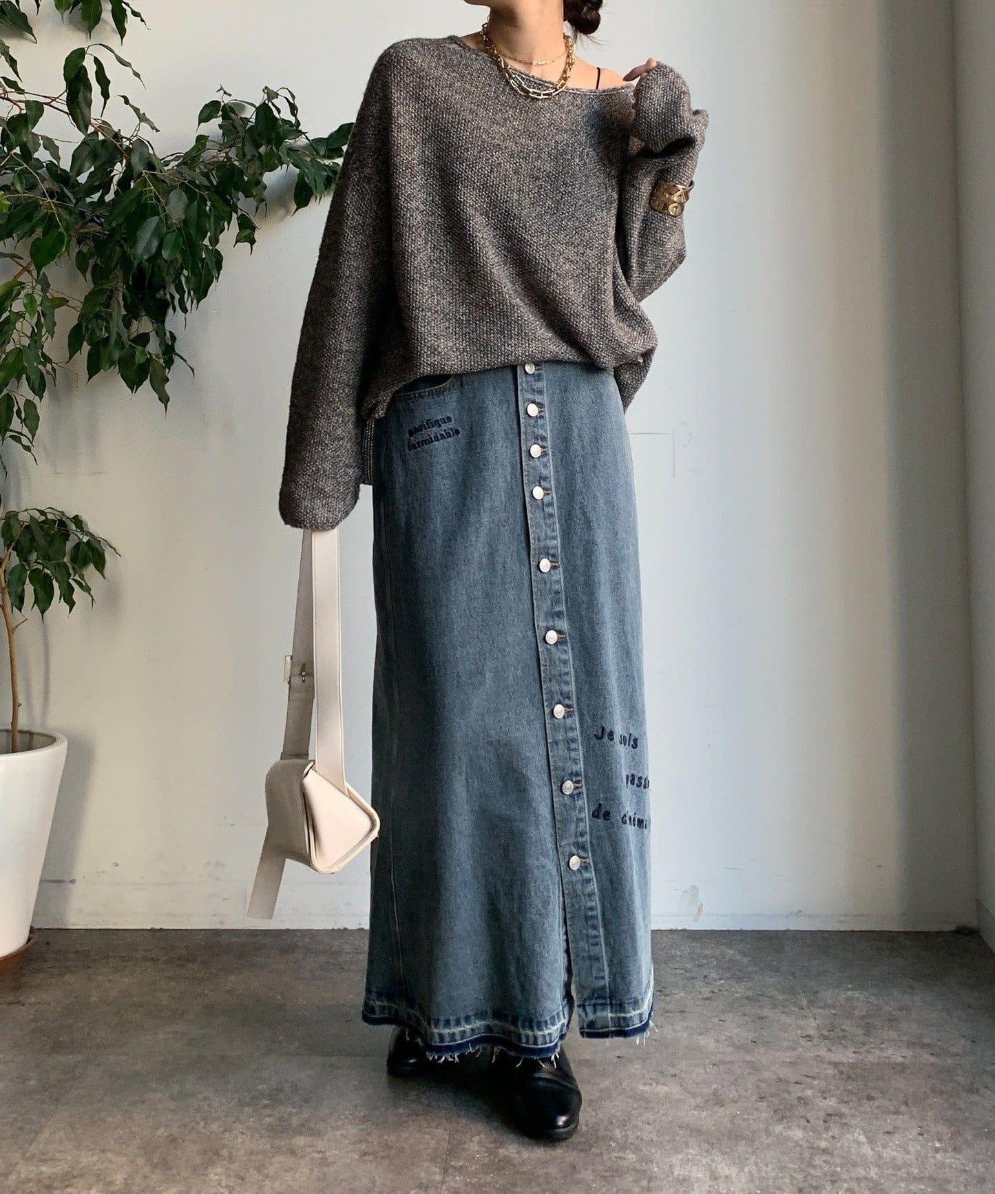 牛仔刺繡前扣半身裙