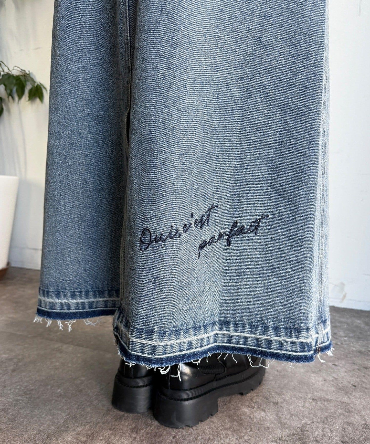牛仔刺繡前扣半身裙