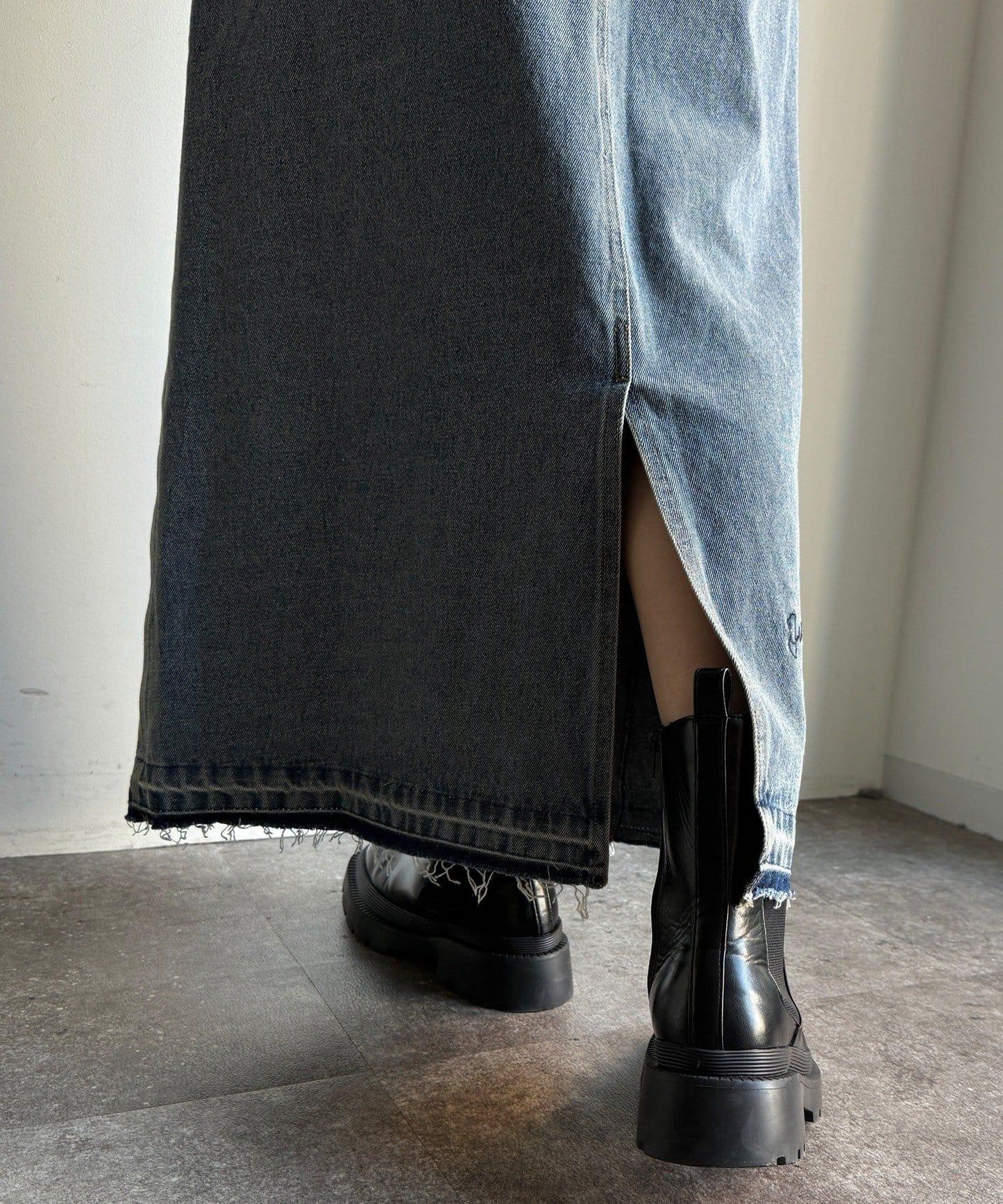 牛仔刺繡前扣半身裙