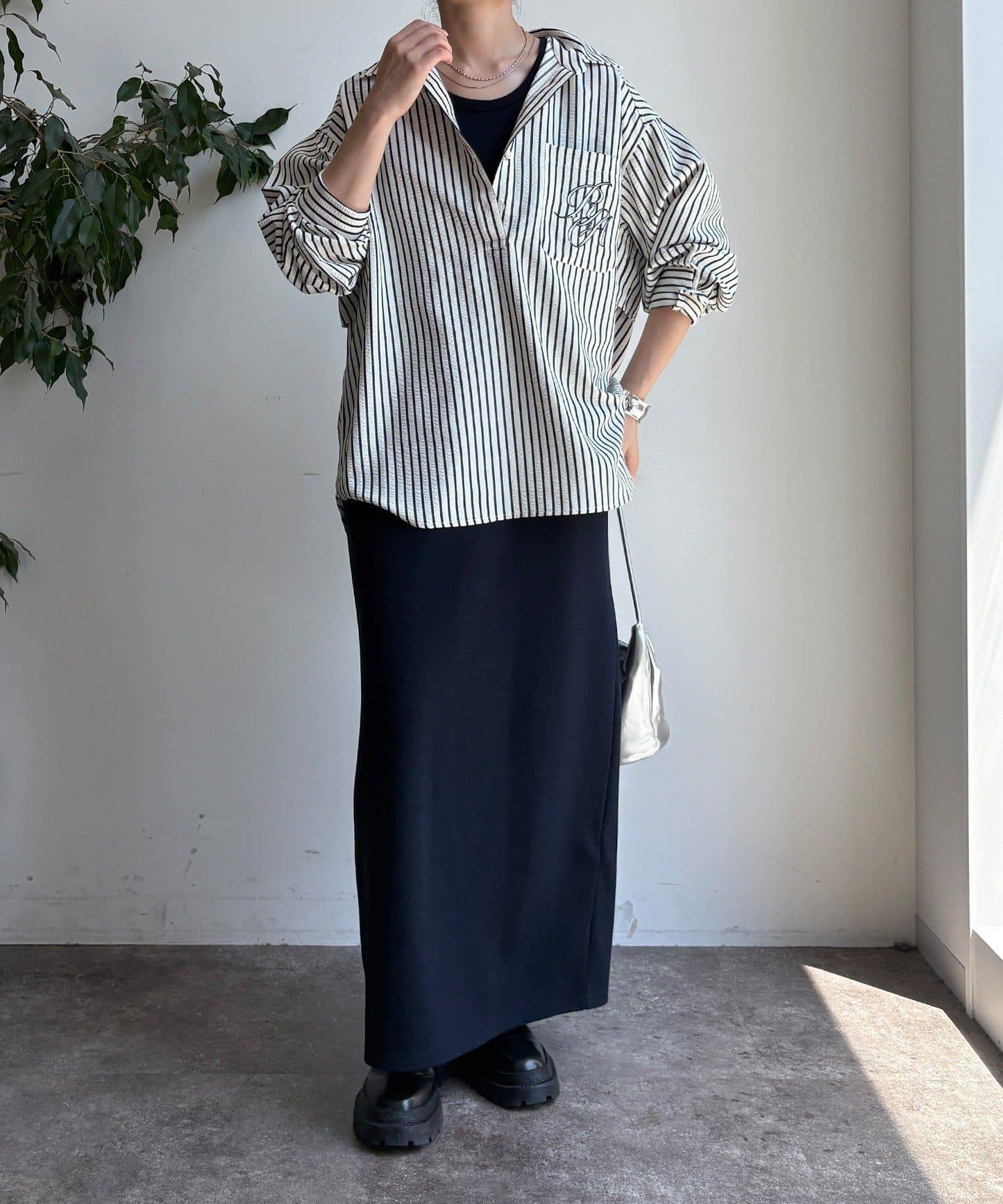 標誌刺繡條紋開領襯衫