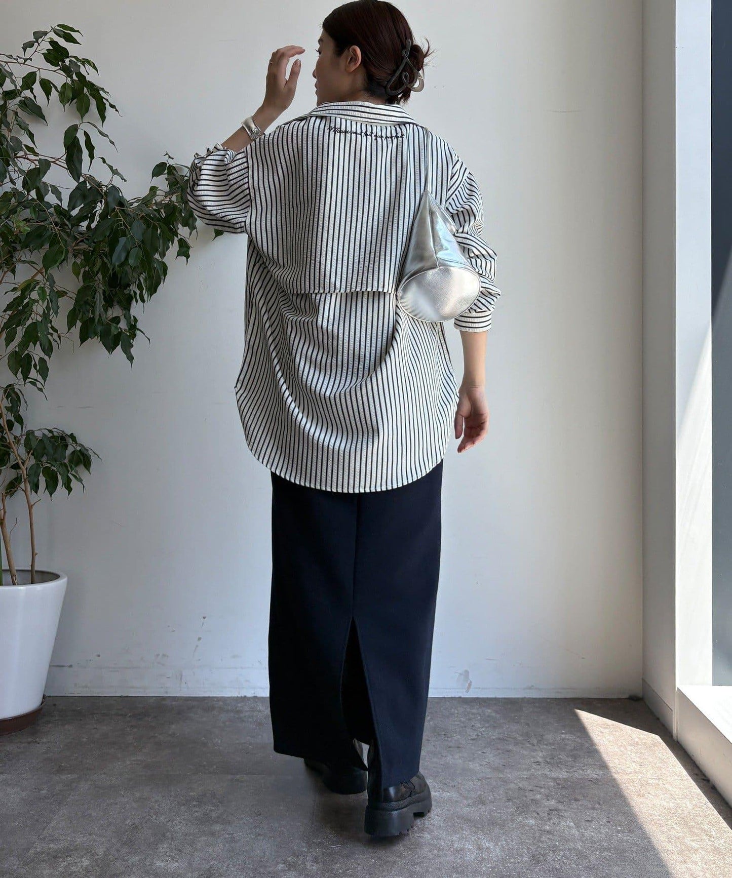 標誌刺繡條紋開領襯衫