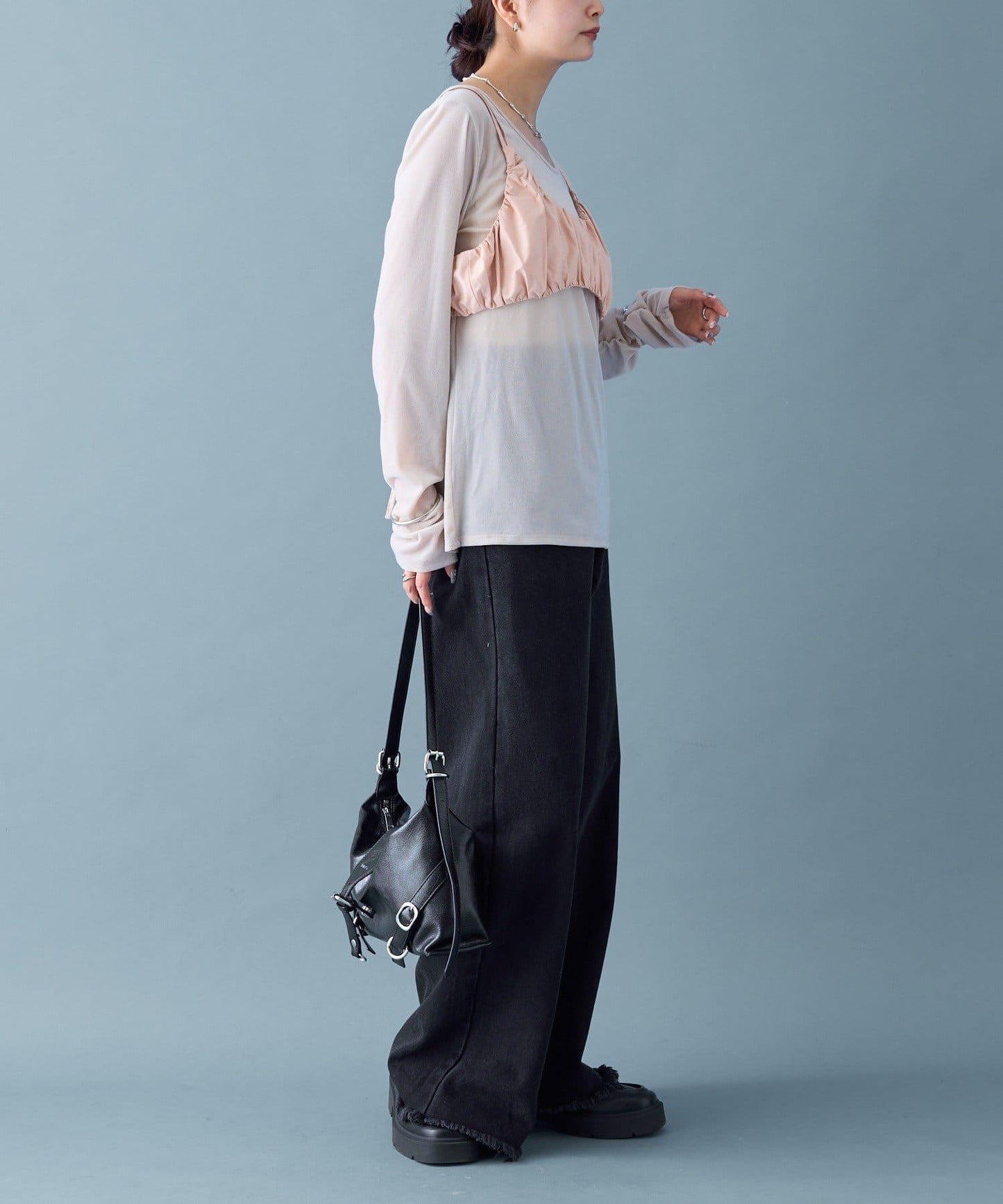 褶皺吊帶背心套裝上衣