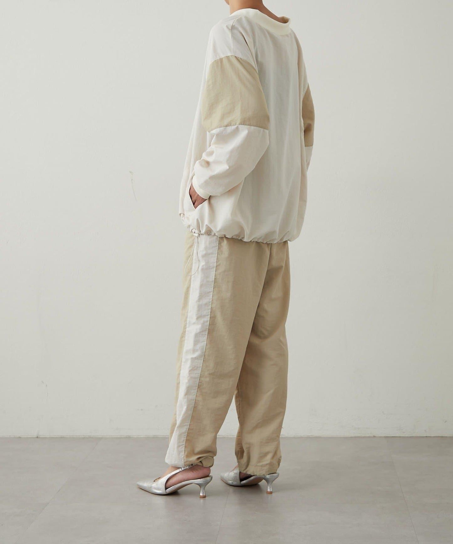 【earthy_】尼龍V領運動套頭衫