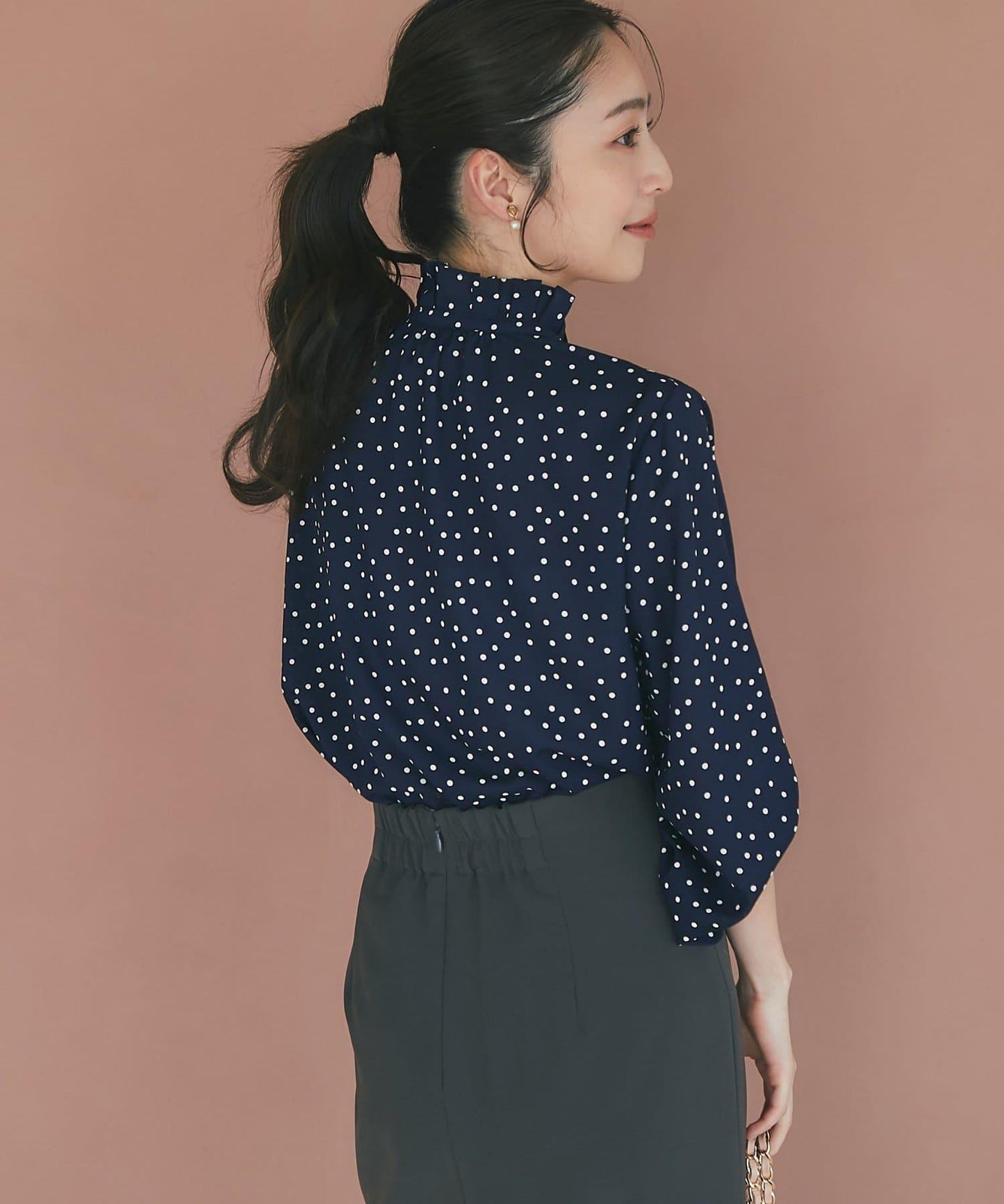 波點印花荷葉邊領襯衫