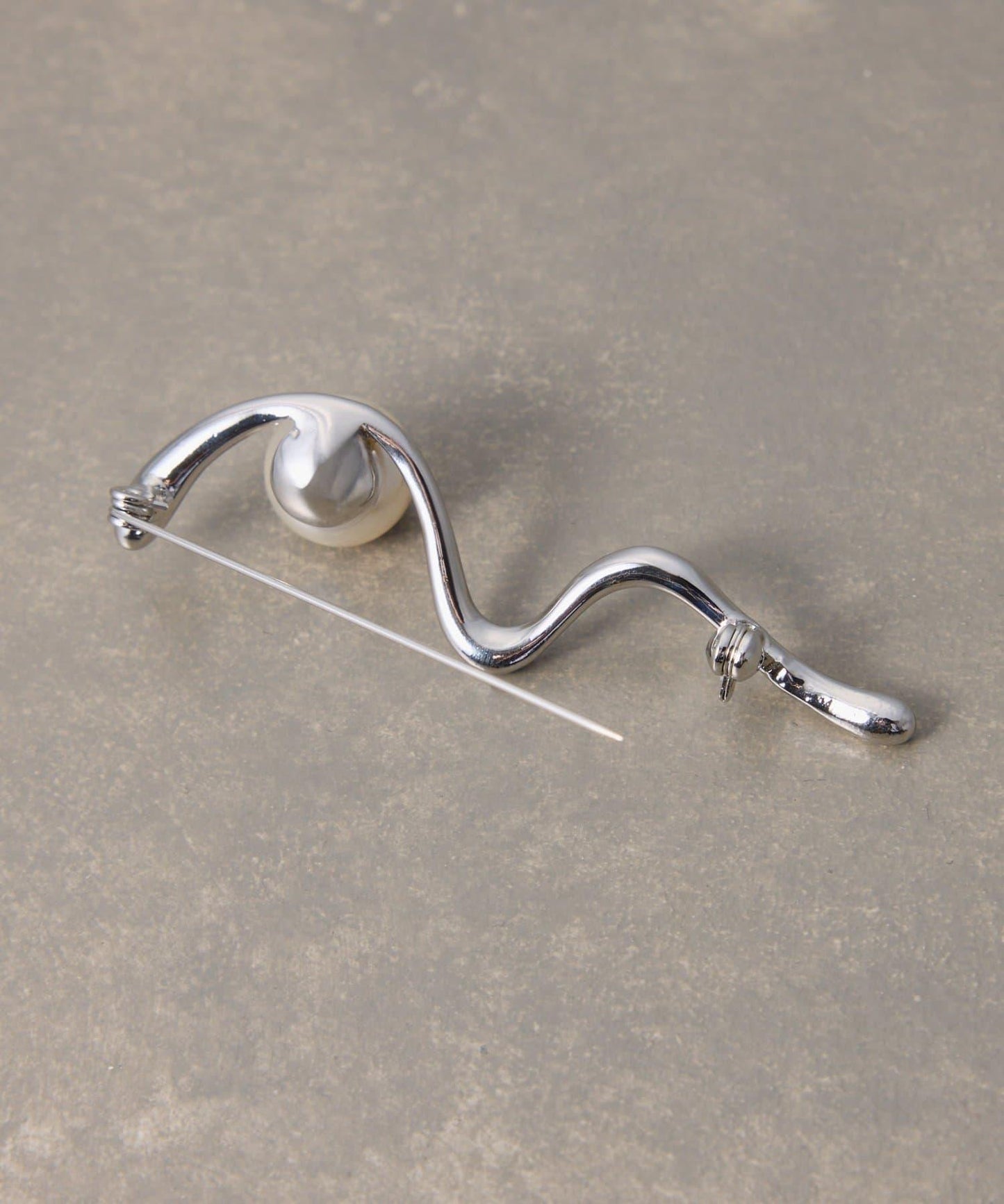 【PAPILLONNER/パピヨネ】波浪珍珠胸針