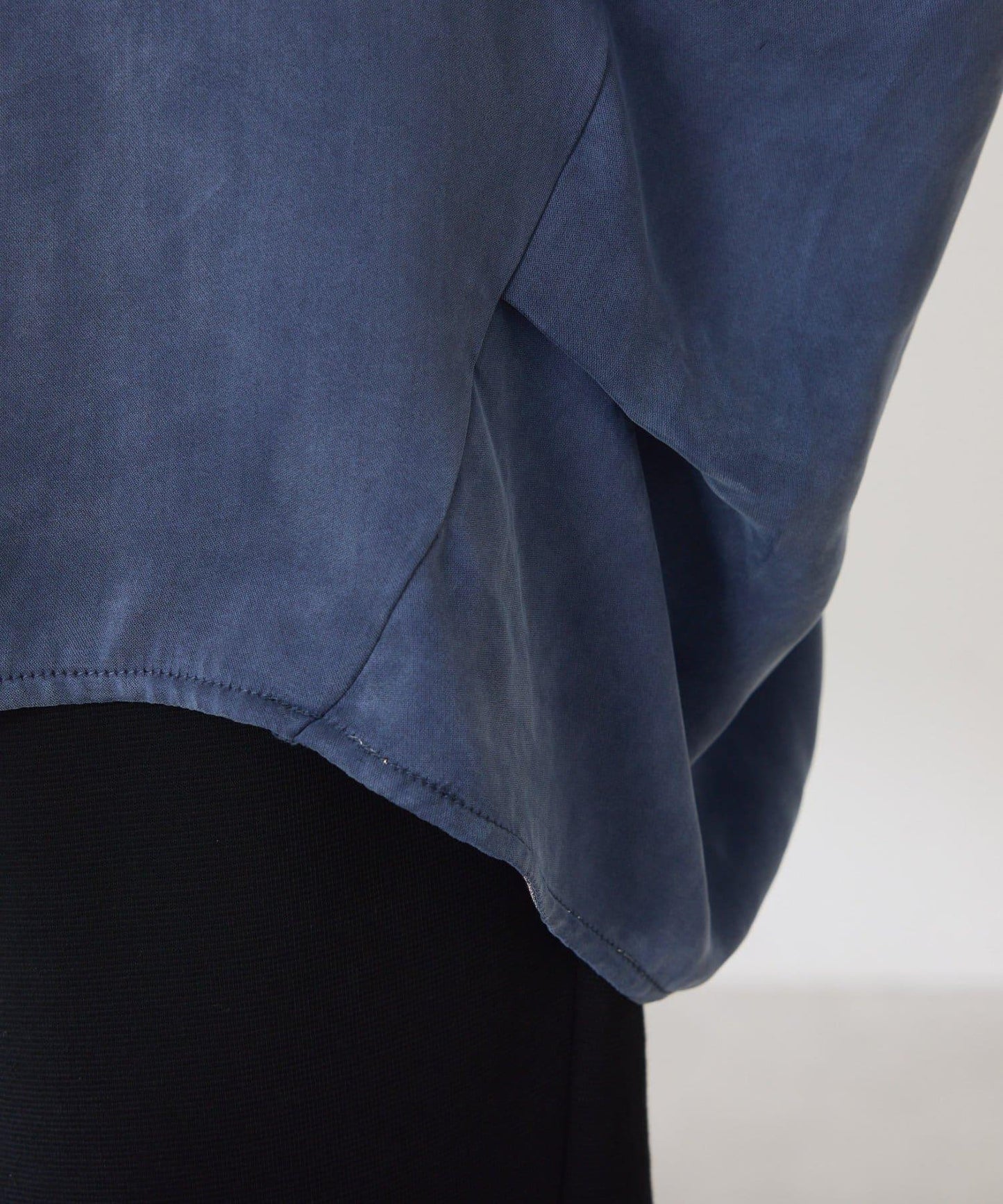 【臀部遮蓋】V領羅紋袖女式襯衫