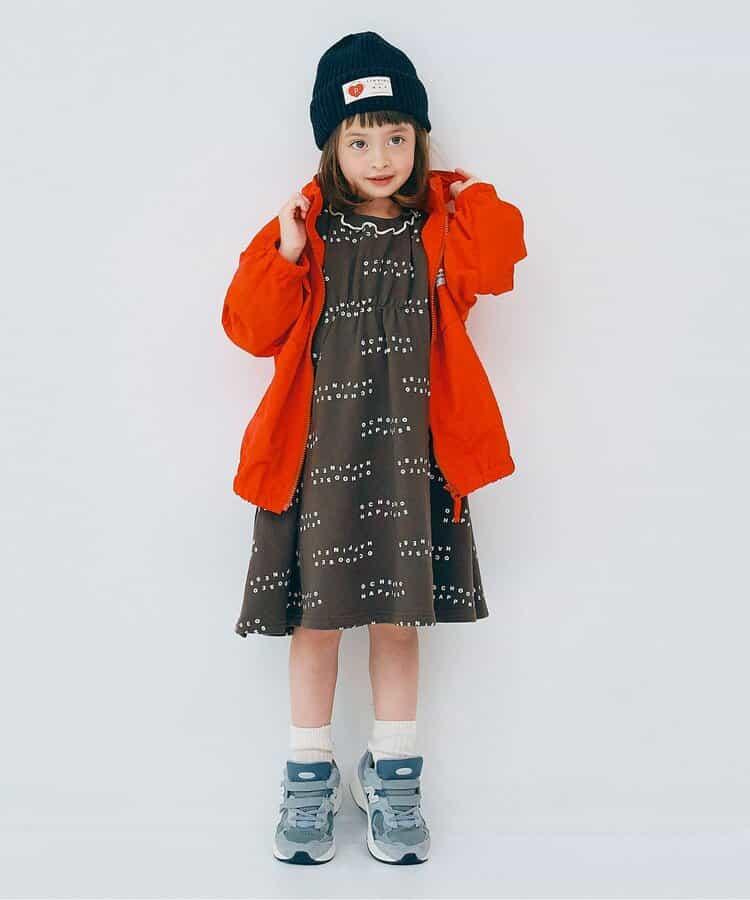 想要多色入手的全印花喇叭袖針織連衣裙