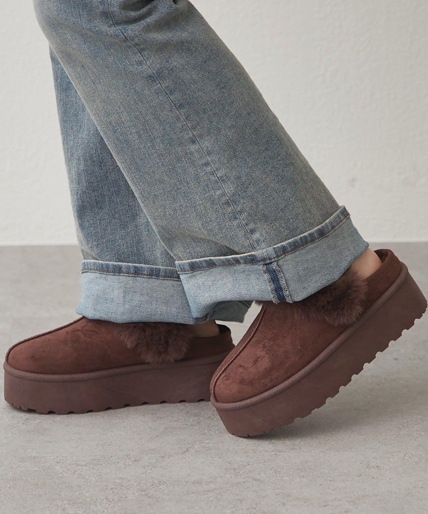 仿麂皮羊羔絨涼拖