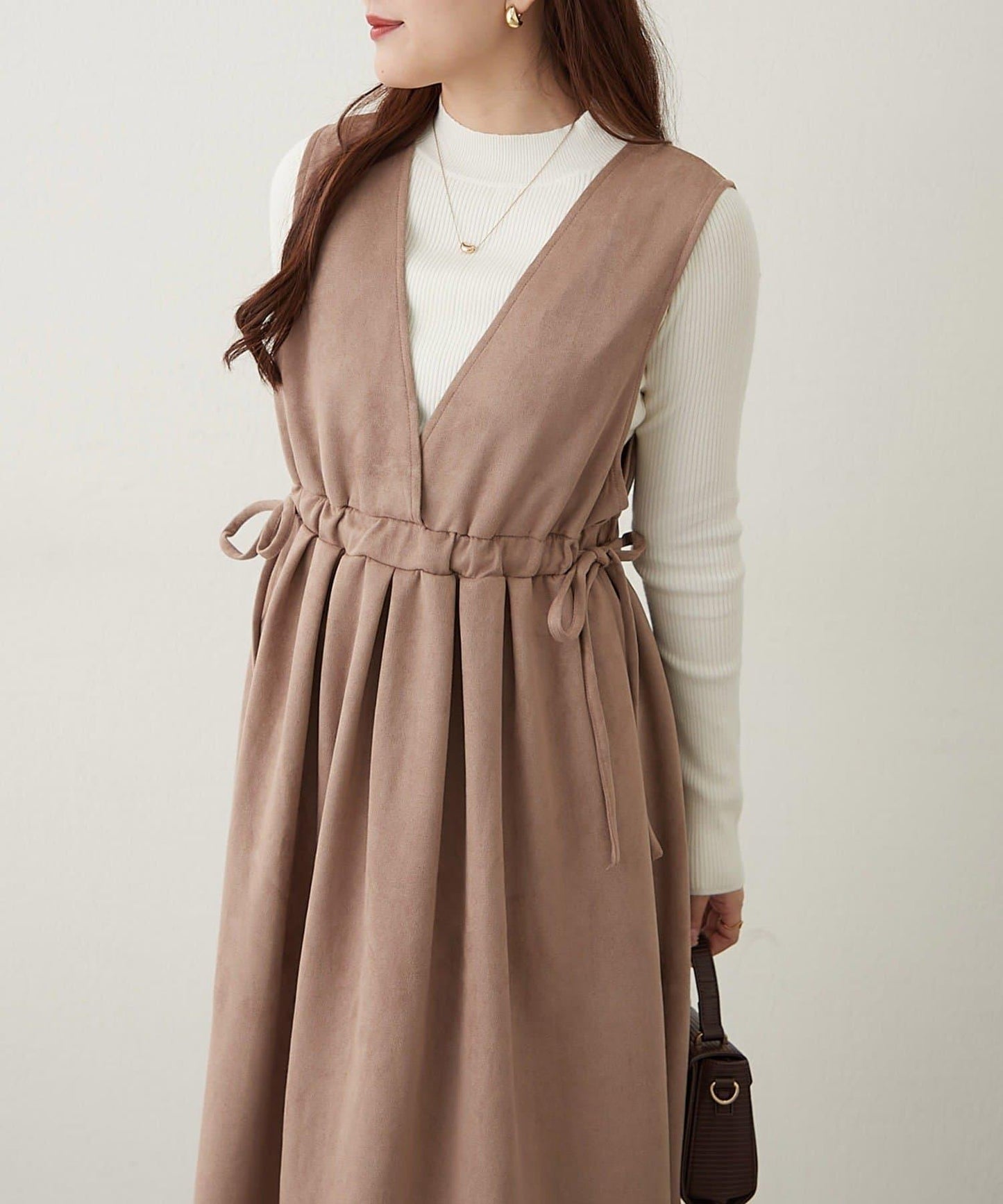 褶皺拼接連衣裙