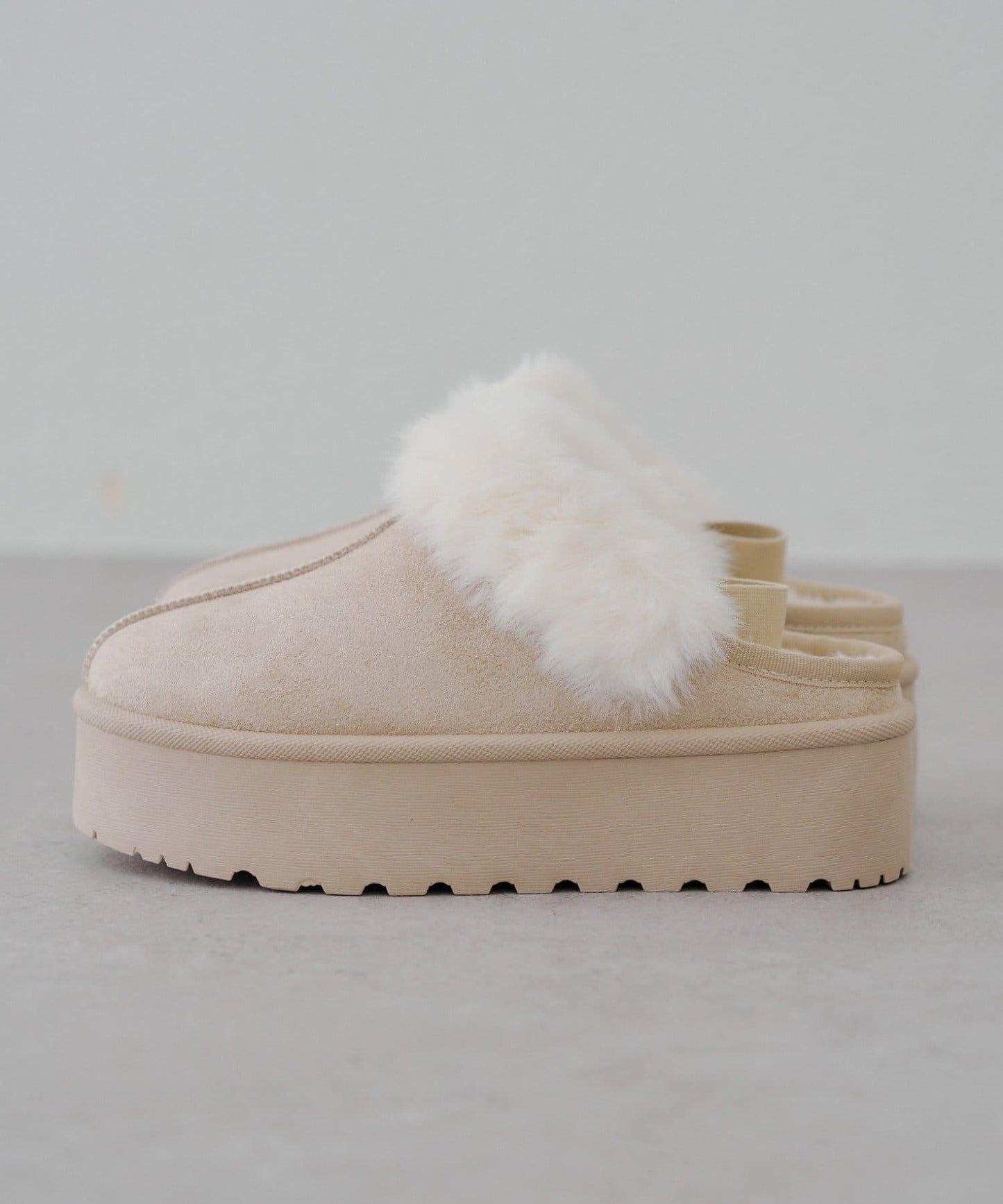 仿麂皮羊羔絨涼拖