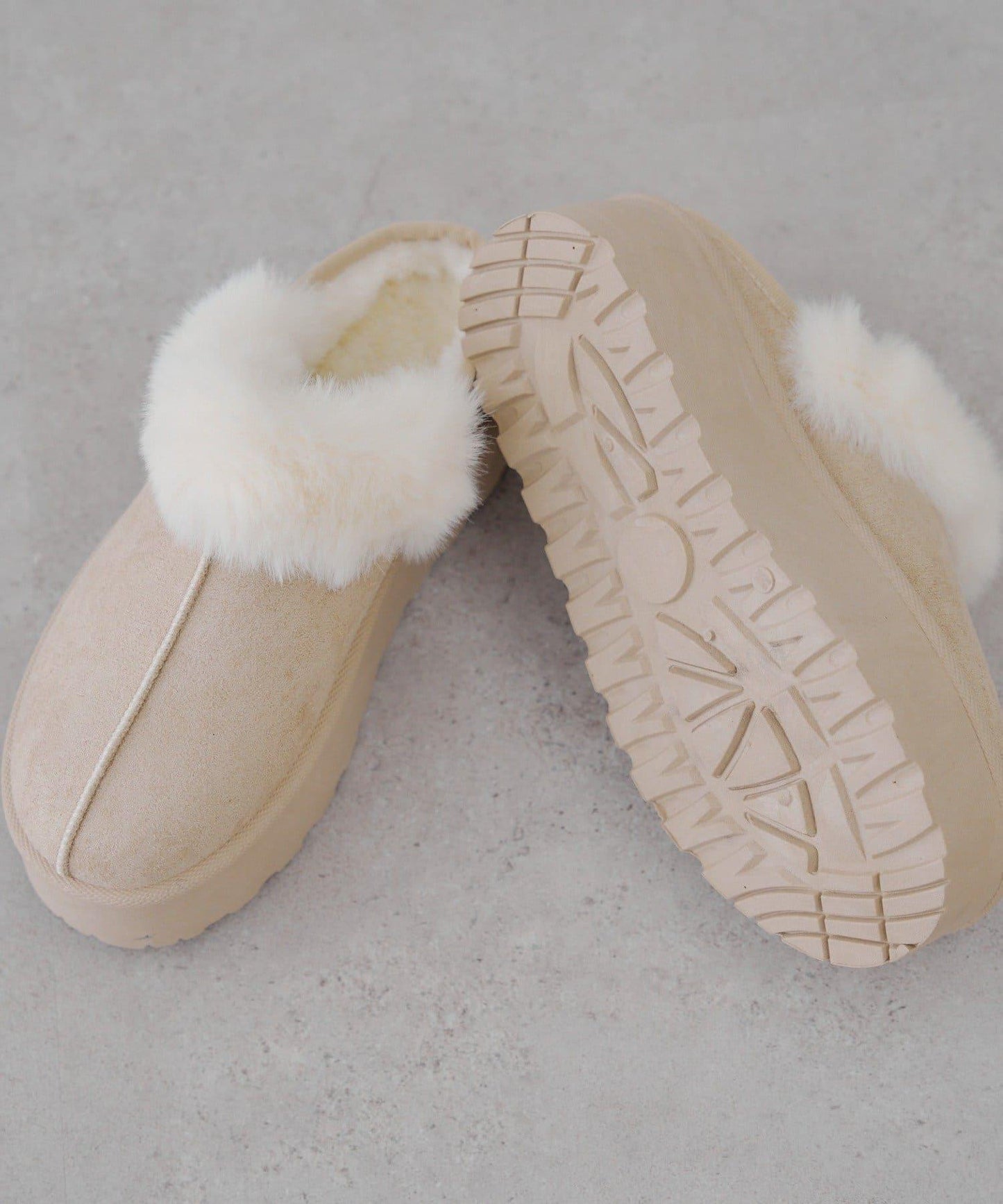 仿麂皮羊羔絨涼拖